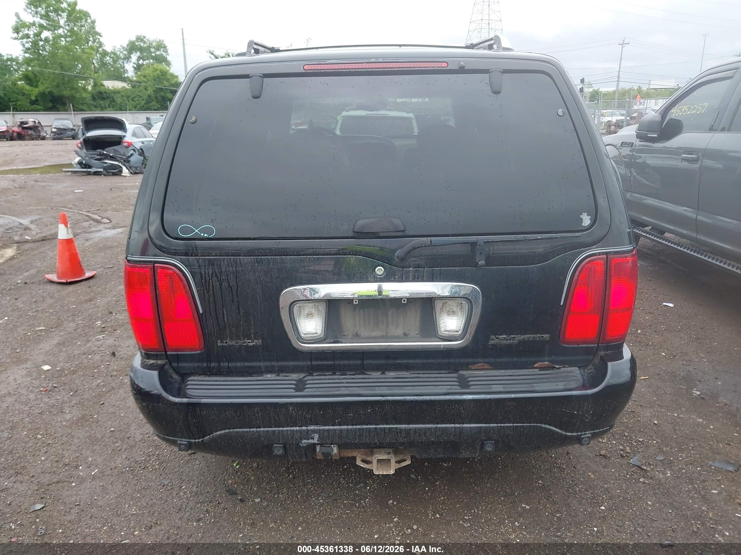 2001 Lincoln Navigator   Black vin: 5LMFU28A51LJ03480