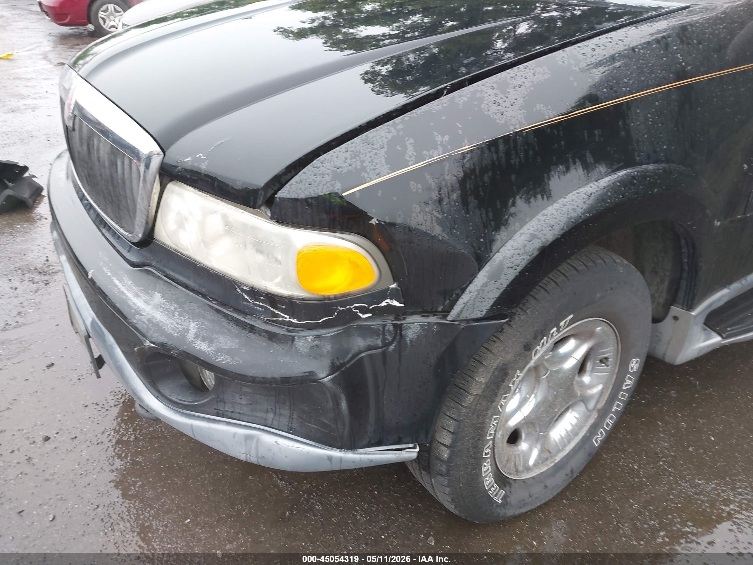 2000 Lincoln Navigator   Black vin: 5LMFU28A6YLJ19830