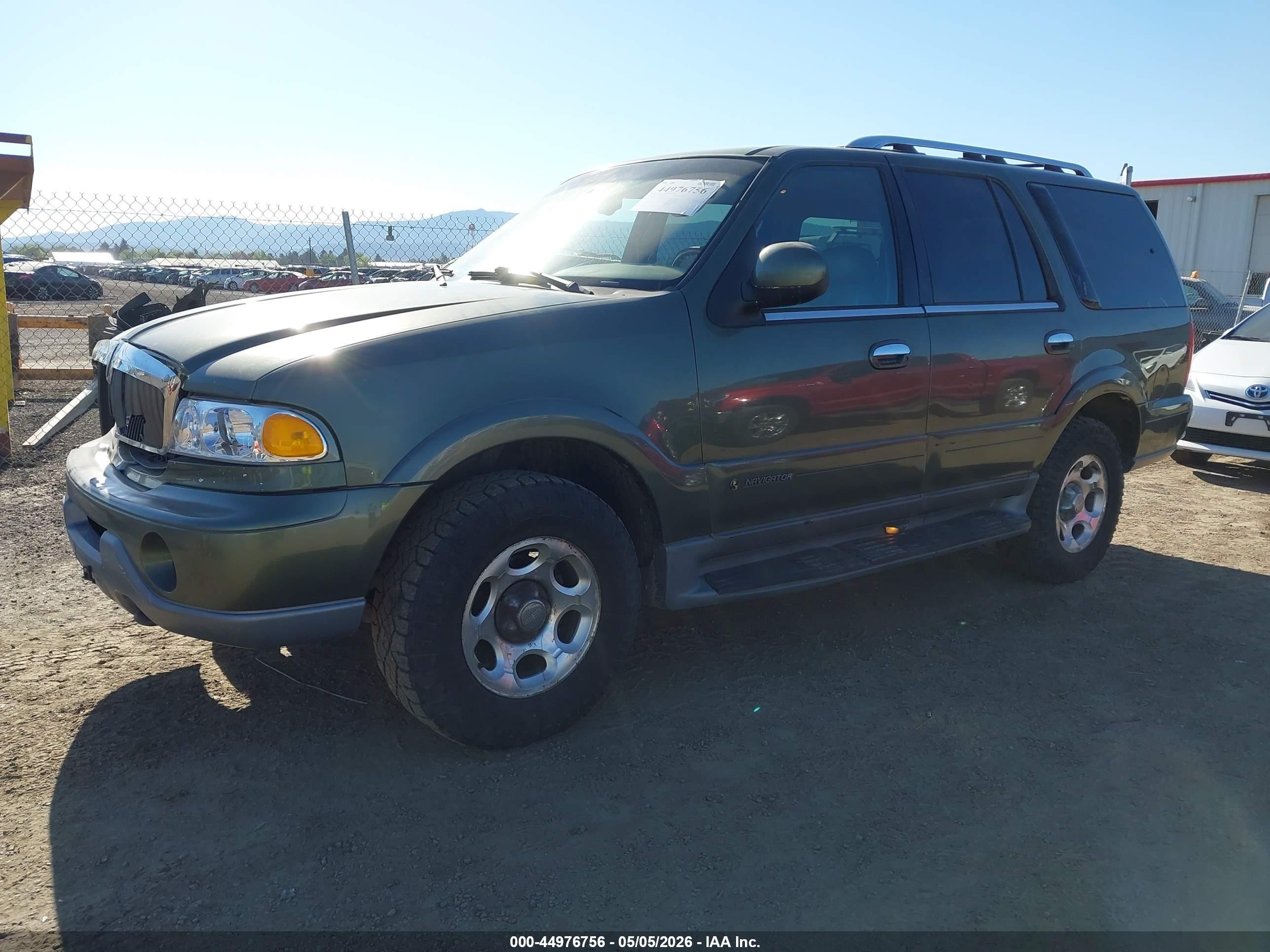 2001 Lincoln Navigator   Green vin: 5LMFU28A71LJ04341