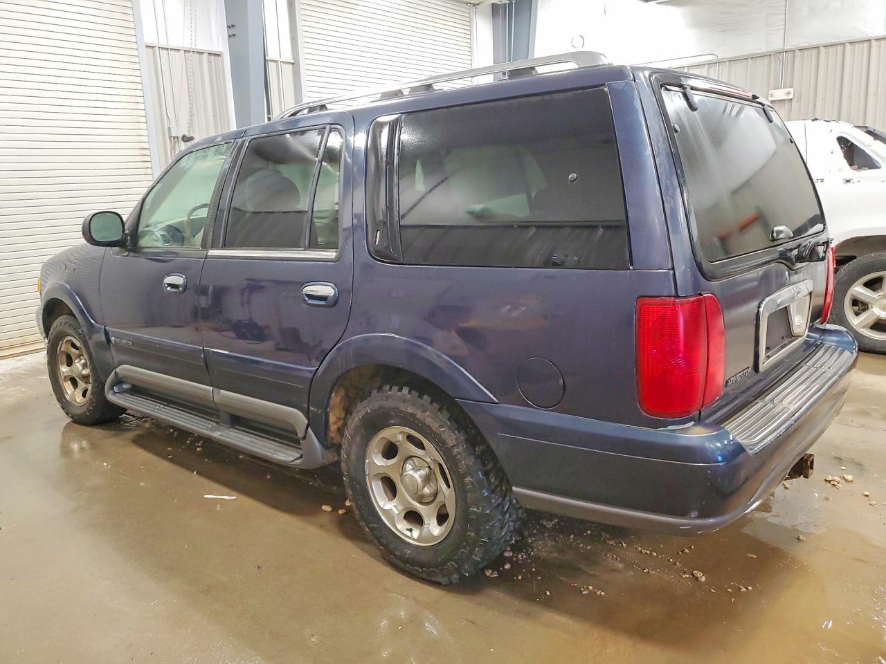 1998 Lincoln Navigator Blue vin: 5LMFU28L1WLJ03811