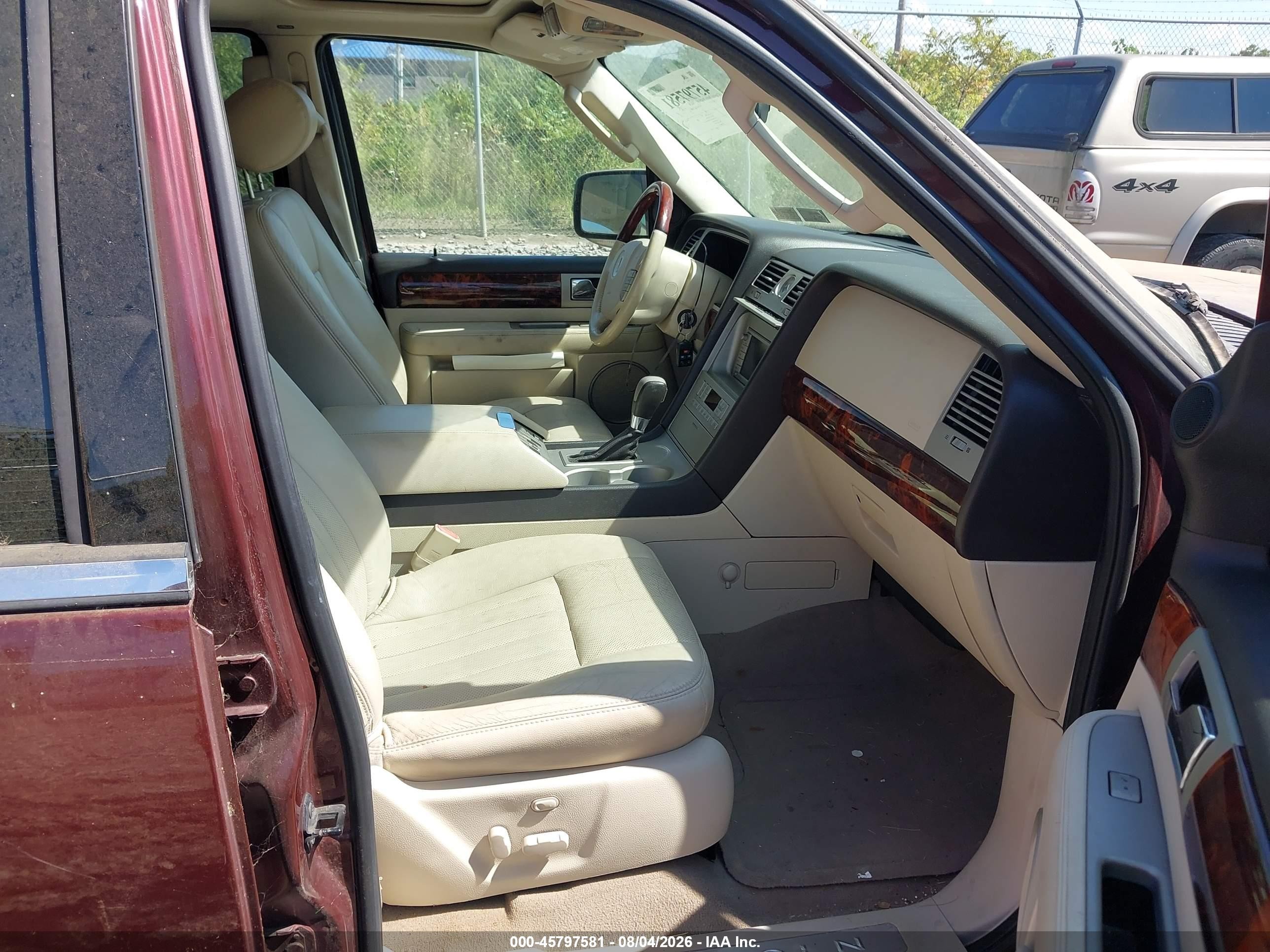 2003 Lincoln Navigator   Красный vin: 5LMFU28R03LJ43541