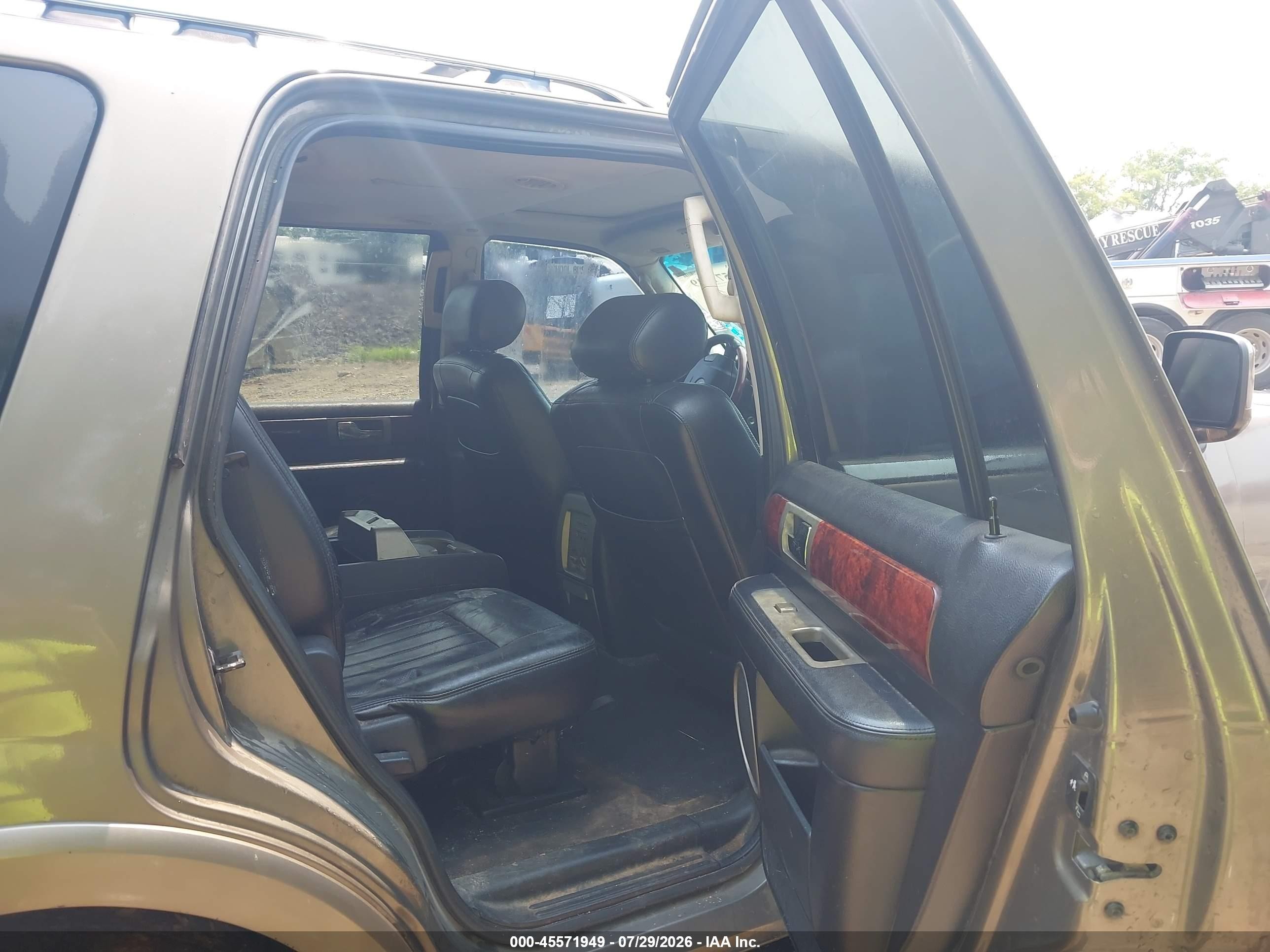 2003 Lincoln Navigator   Beige vin: 5LMFU28R03LJ45905
