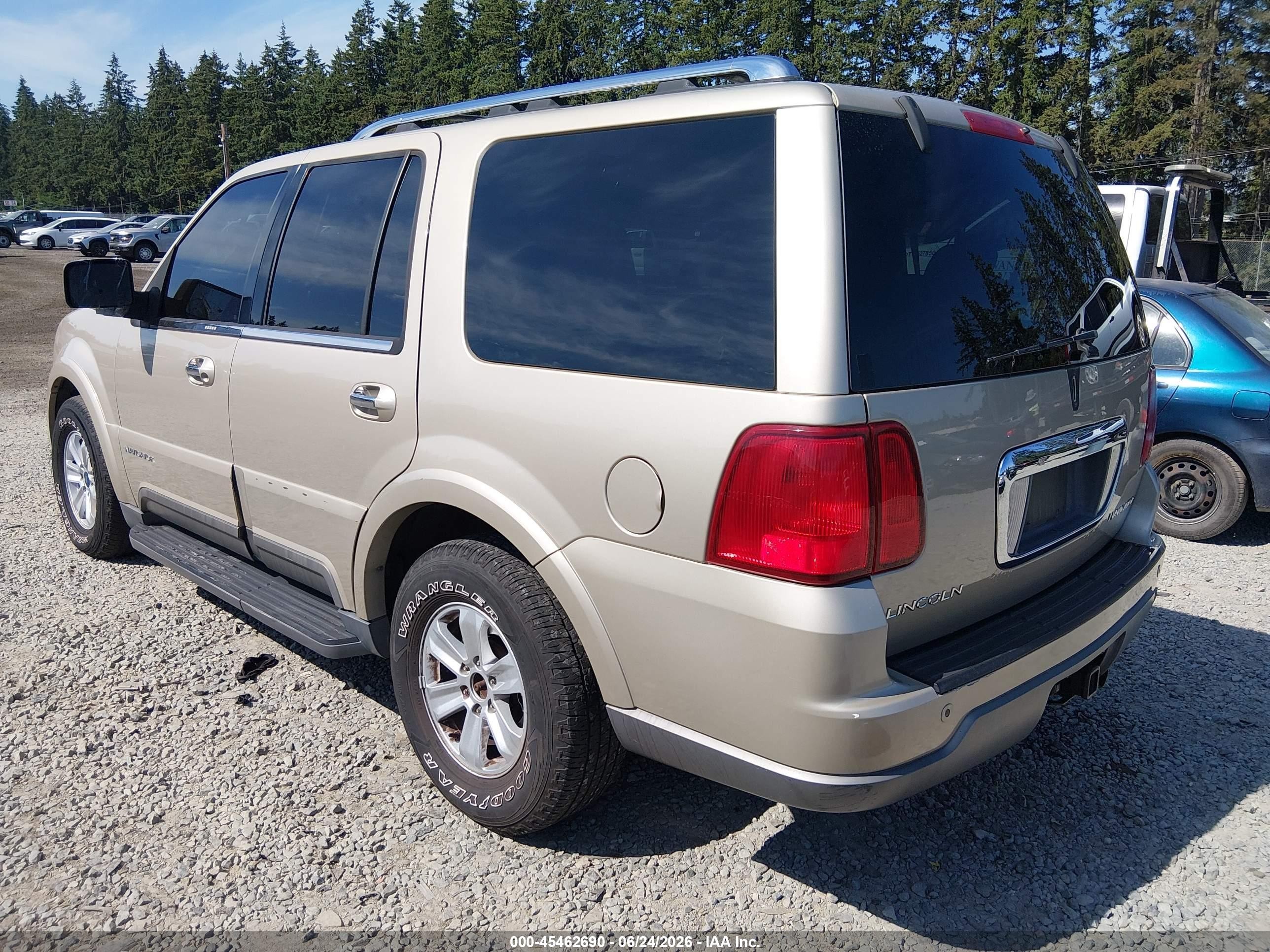 2004 Lincoln Navigator   Gold vin: 5LMFU28R04LJ43525