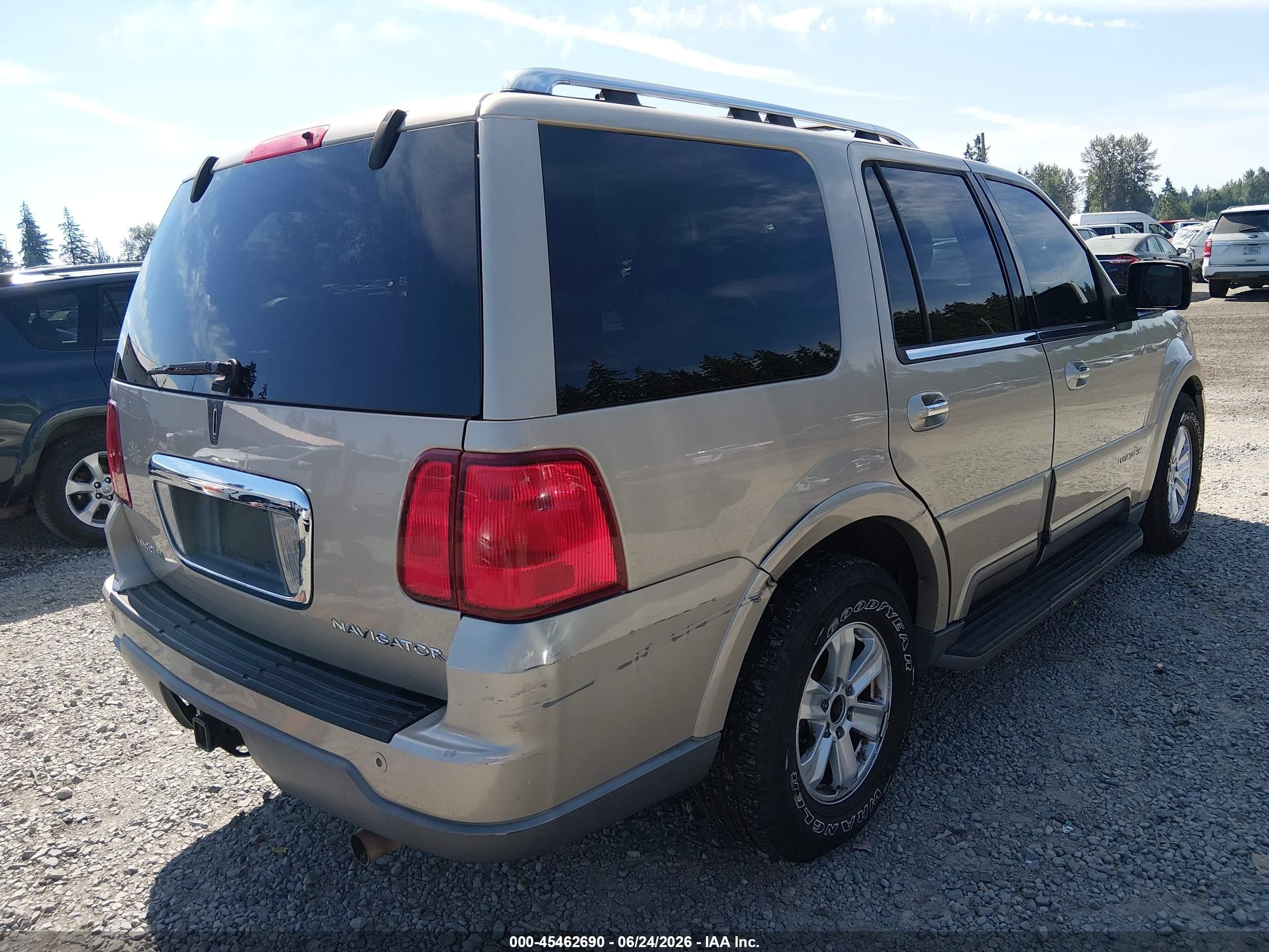 2004 Lincoln Navigator   Gold vin: 5LMFU28R04LJ43525
