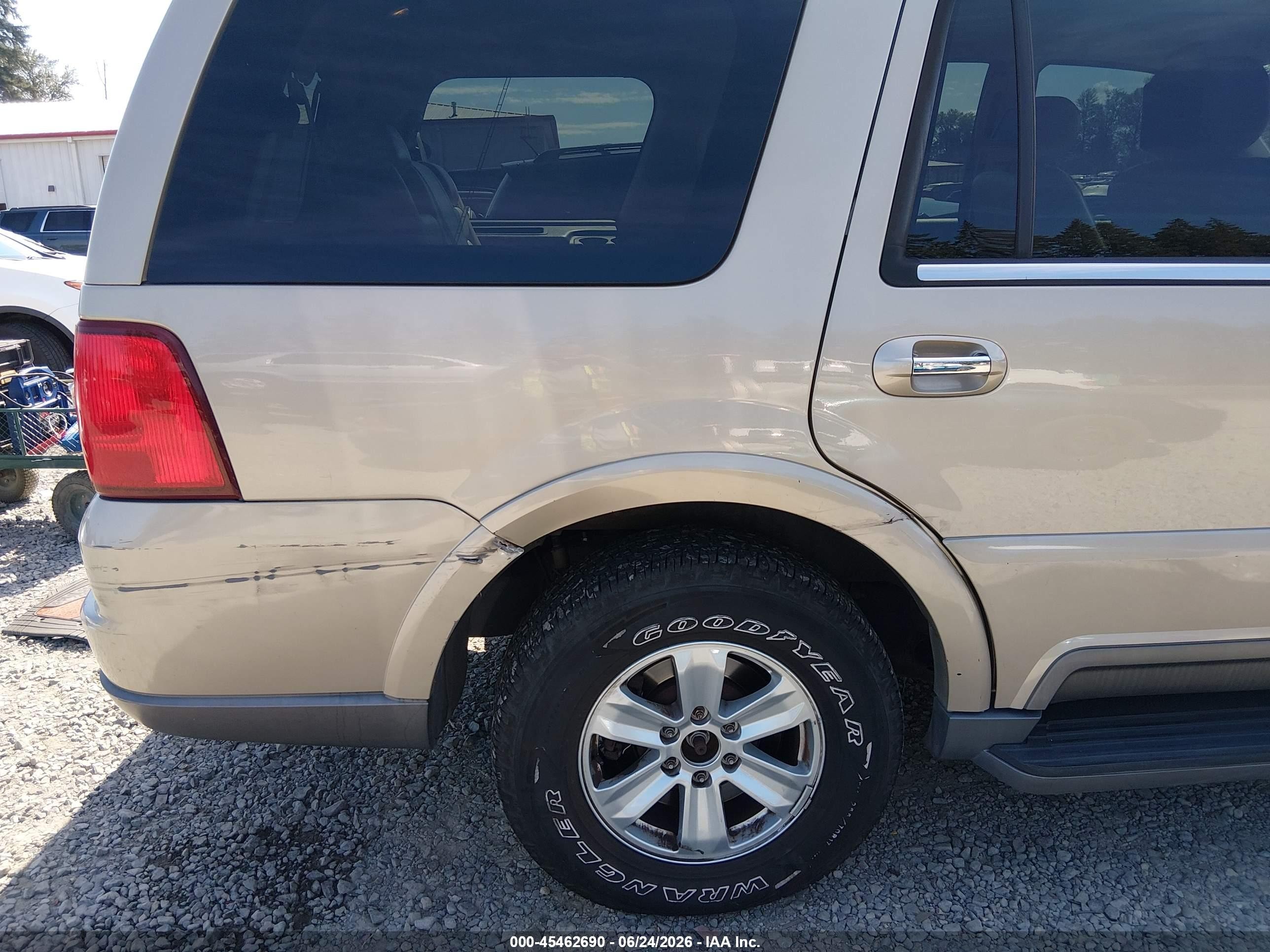 2004 Lincoln Navigator   Gold vin: 5LMFU28R04LJ43525