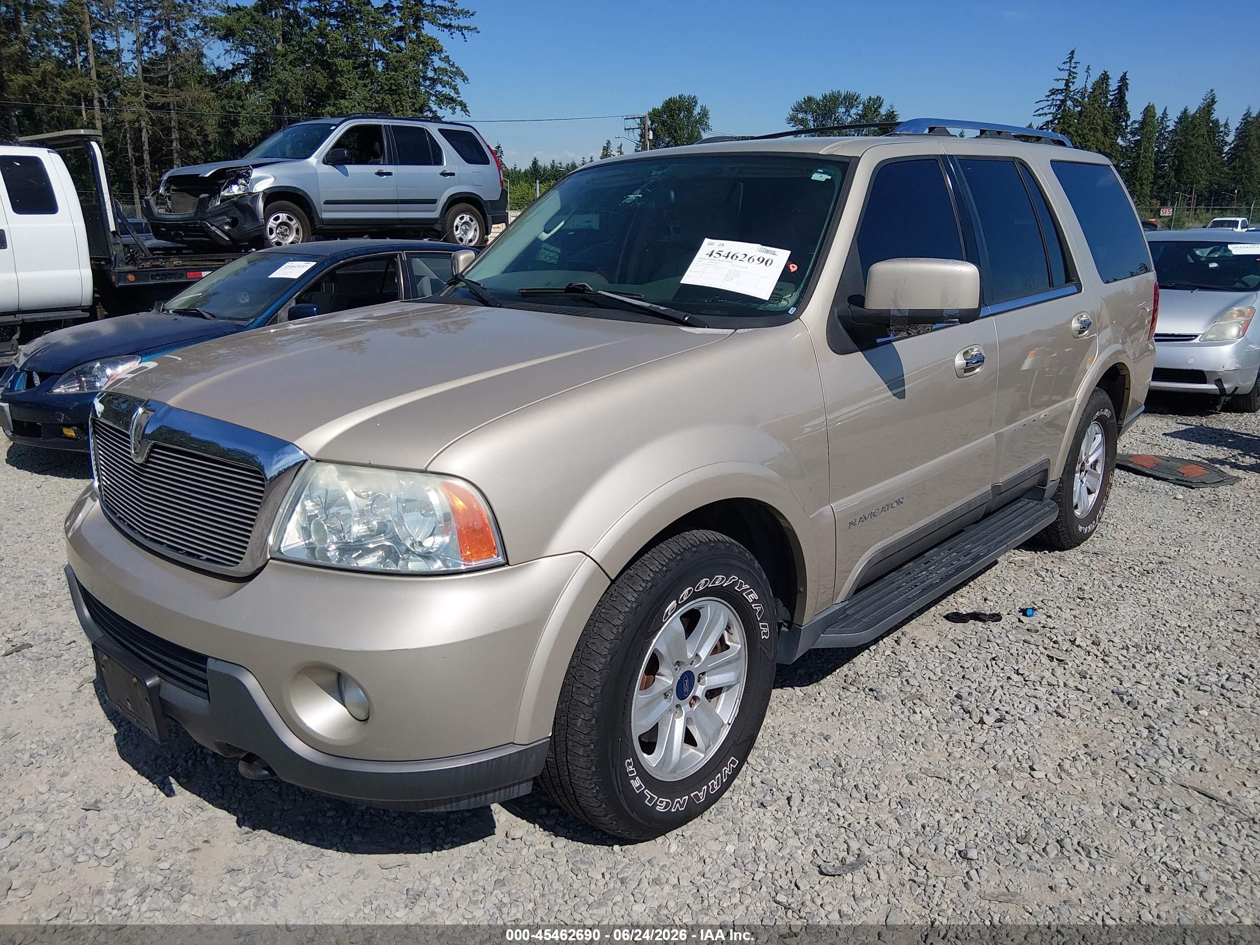 2004 Lincoln Navigator   Gold vin: 5LMFU28R04LJ43525