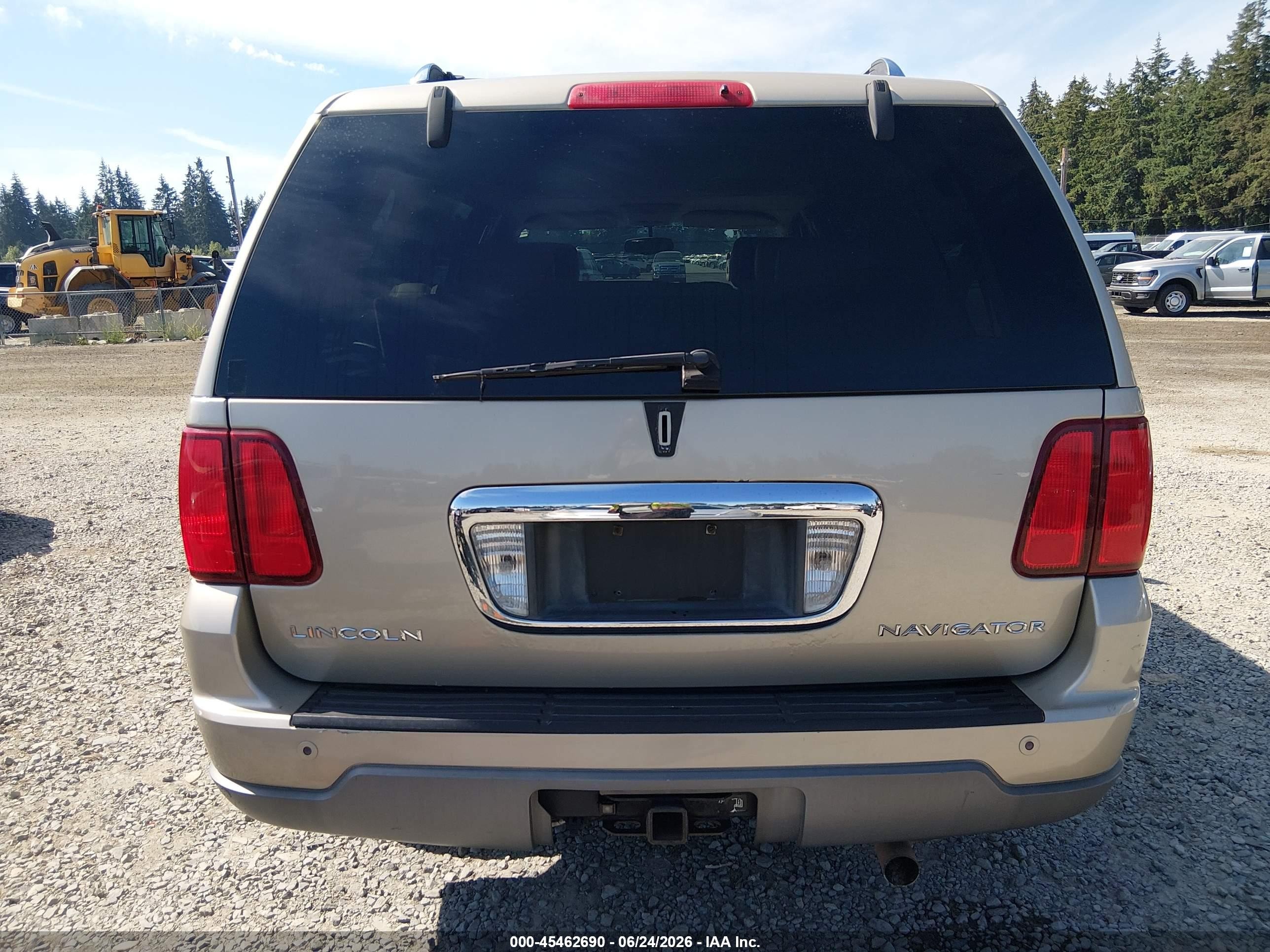 2004 Lincoln Navigator   Gold vin: 5LMFU28R04LJ43525