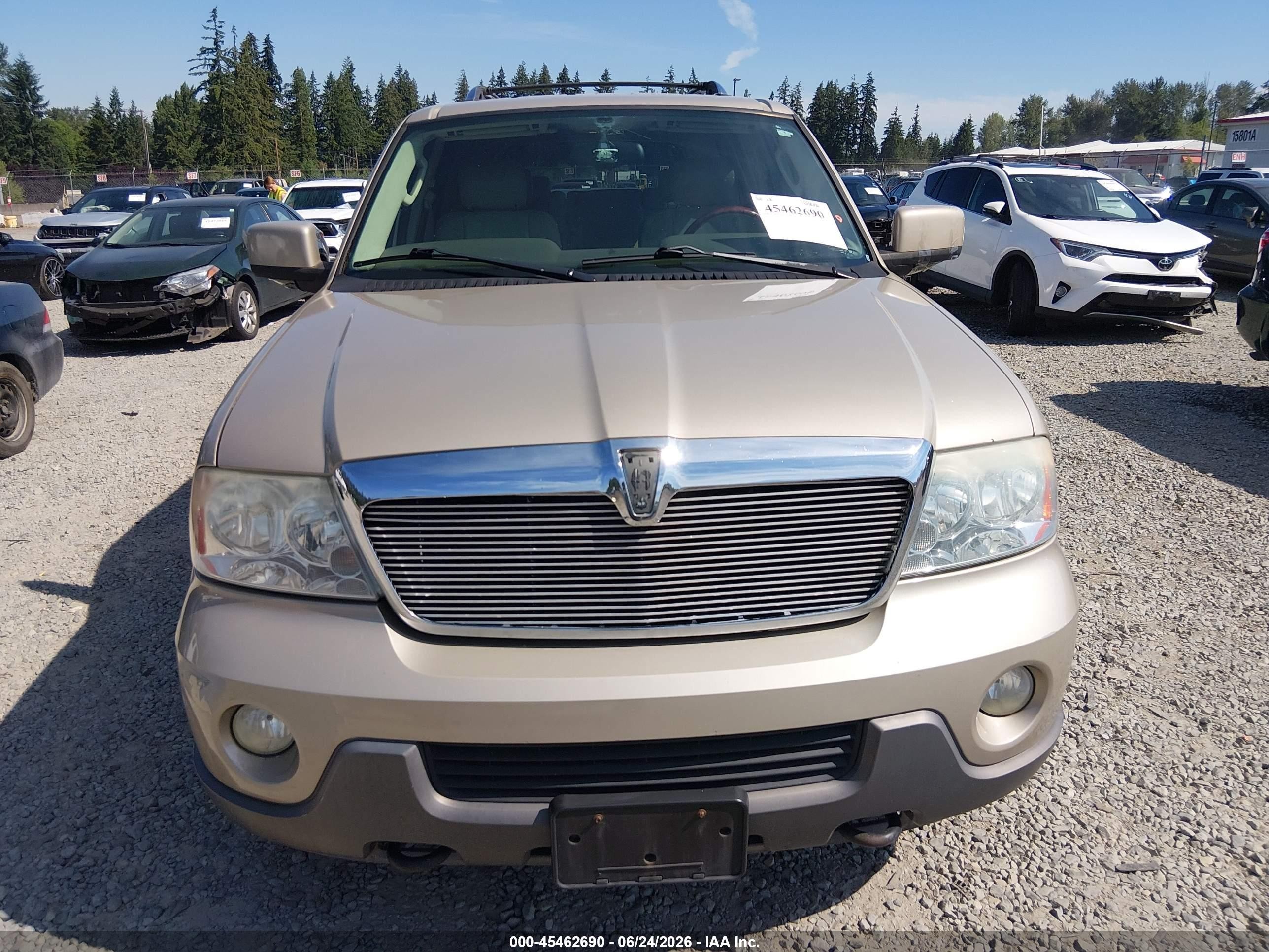 2004 Lincoln Navigator   Gold vin: 5LMFU28R04LJ43525