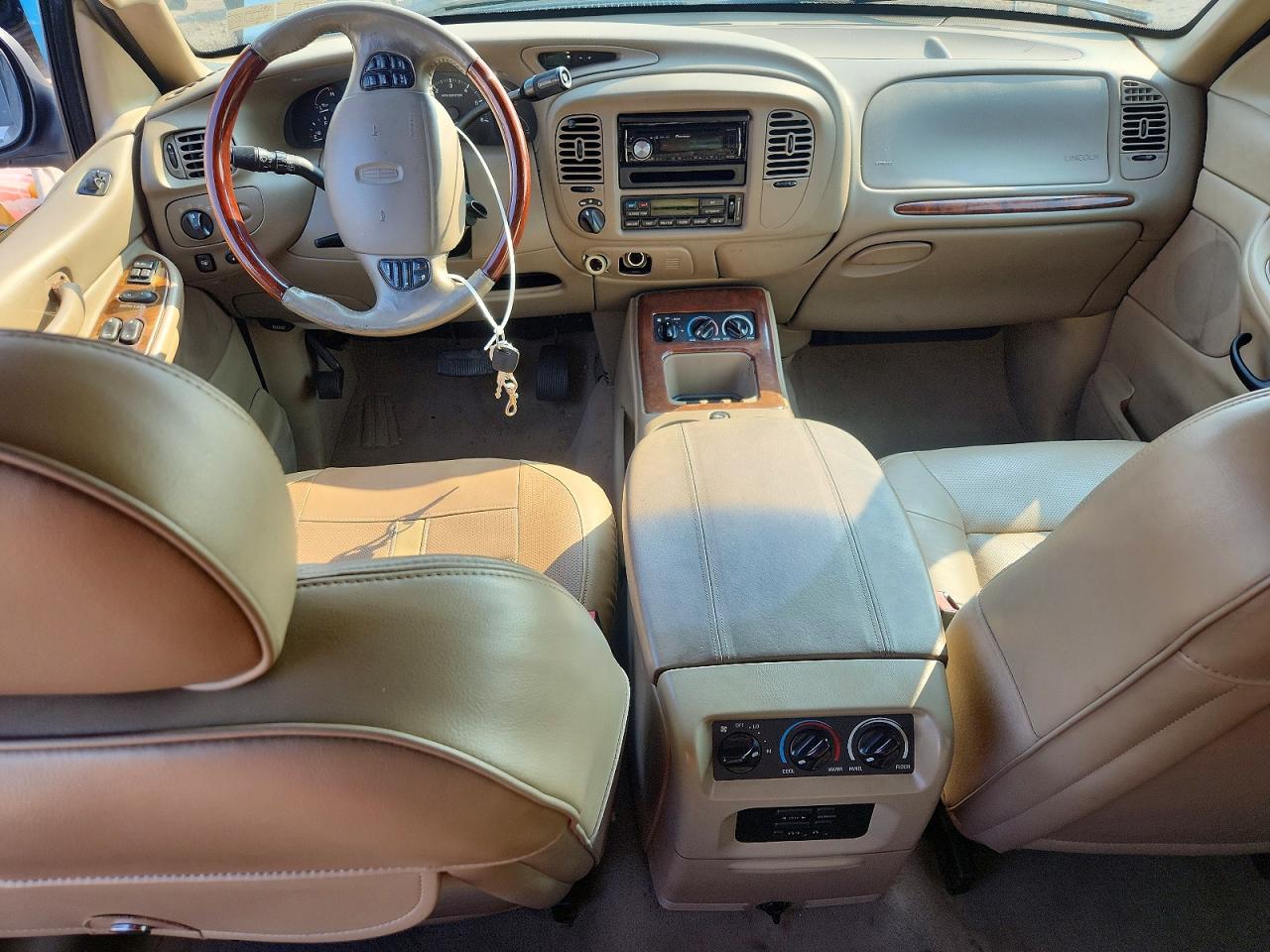 2001 Lincoln Navigator White vin: 5LMFU28R11LJ15714