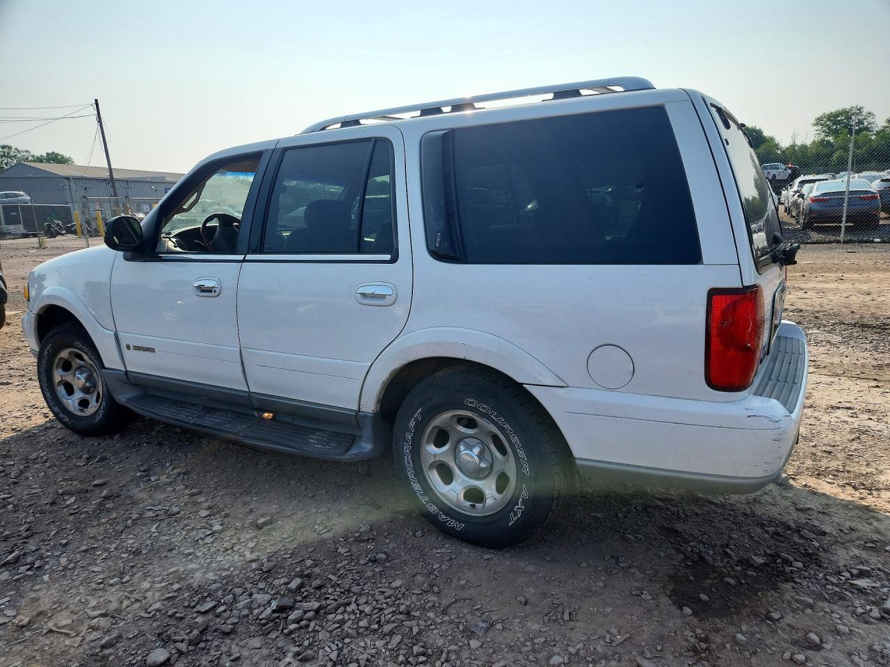 2001 Lincoln Navigator White vin: 5LMFU28R11LJ15714