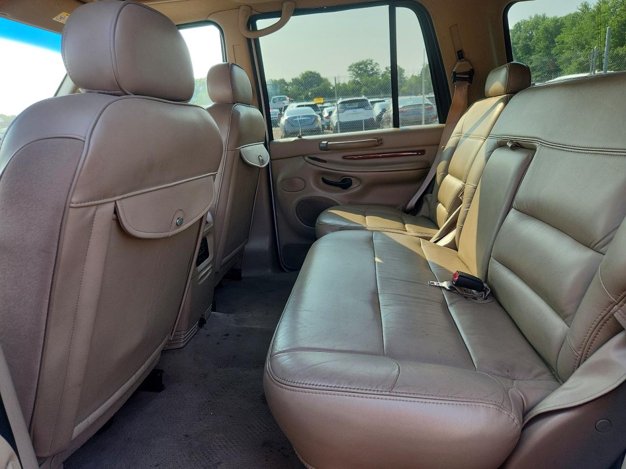 2001 Lincoln Navigator White vin: 5LMFU28R11LJ15714