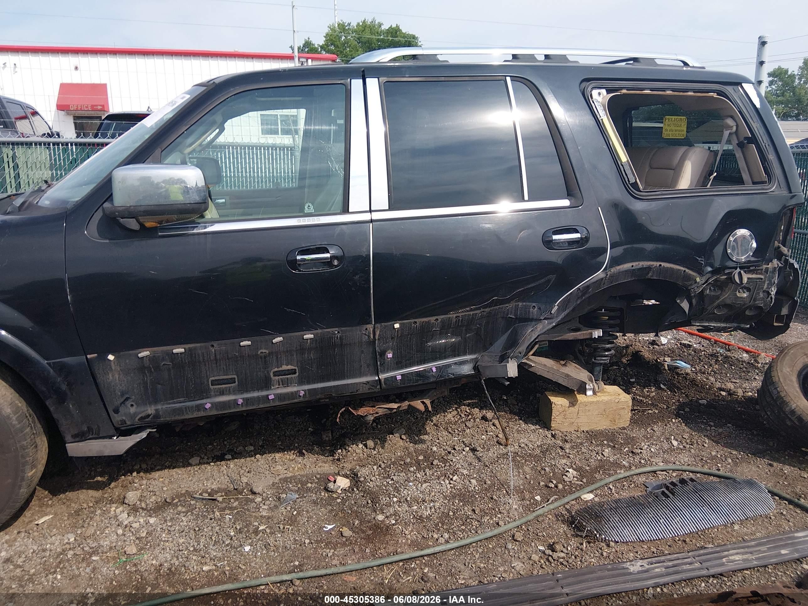 2004 Lincoln Navigator   Черный vin: 5LMFU28R14LJ10324