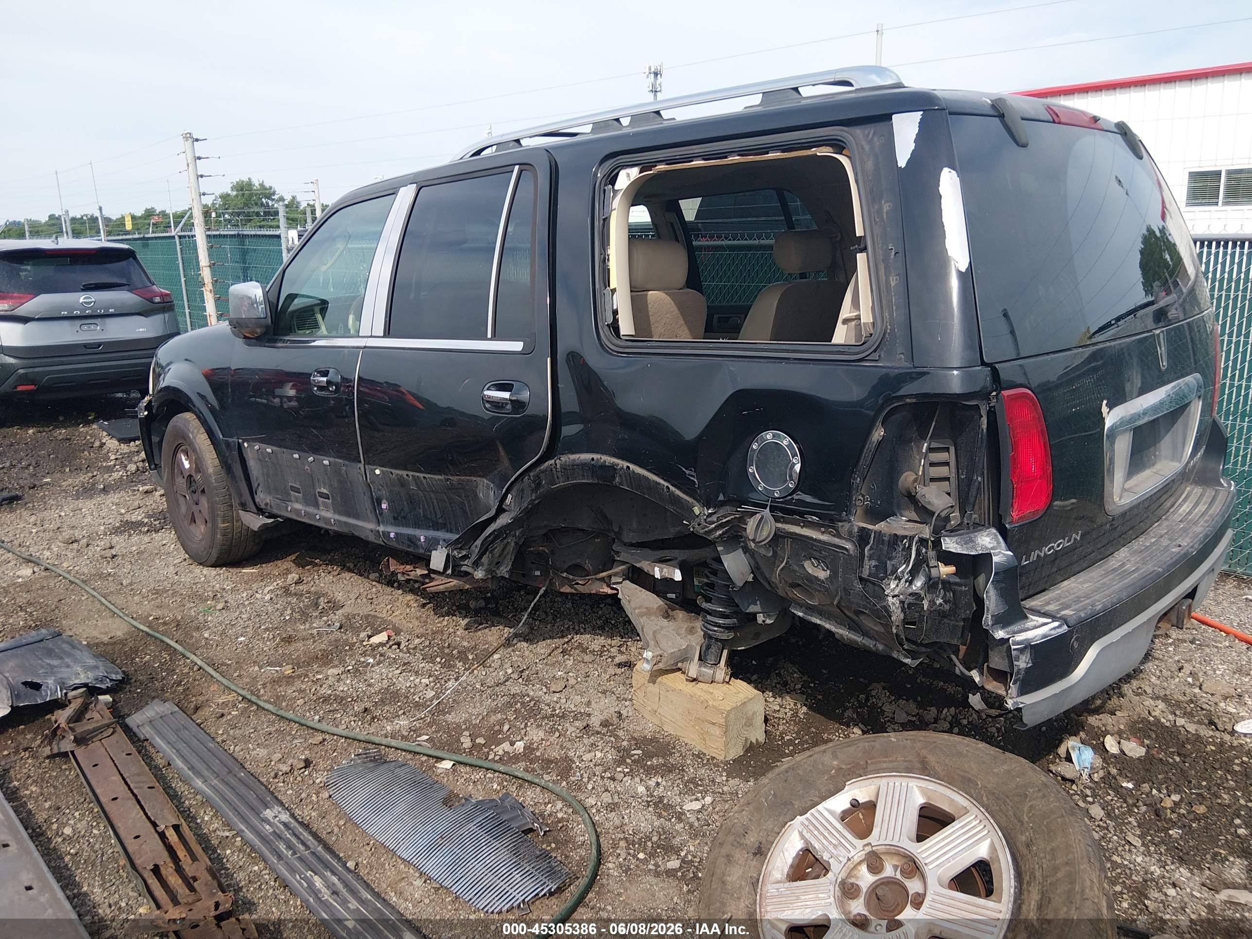 2004 Lincoln Navigator   Черный vin: 5LMFU28R14LJ10324
