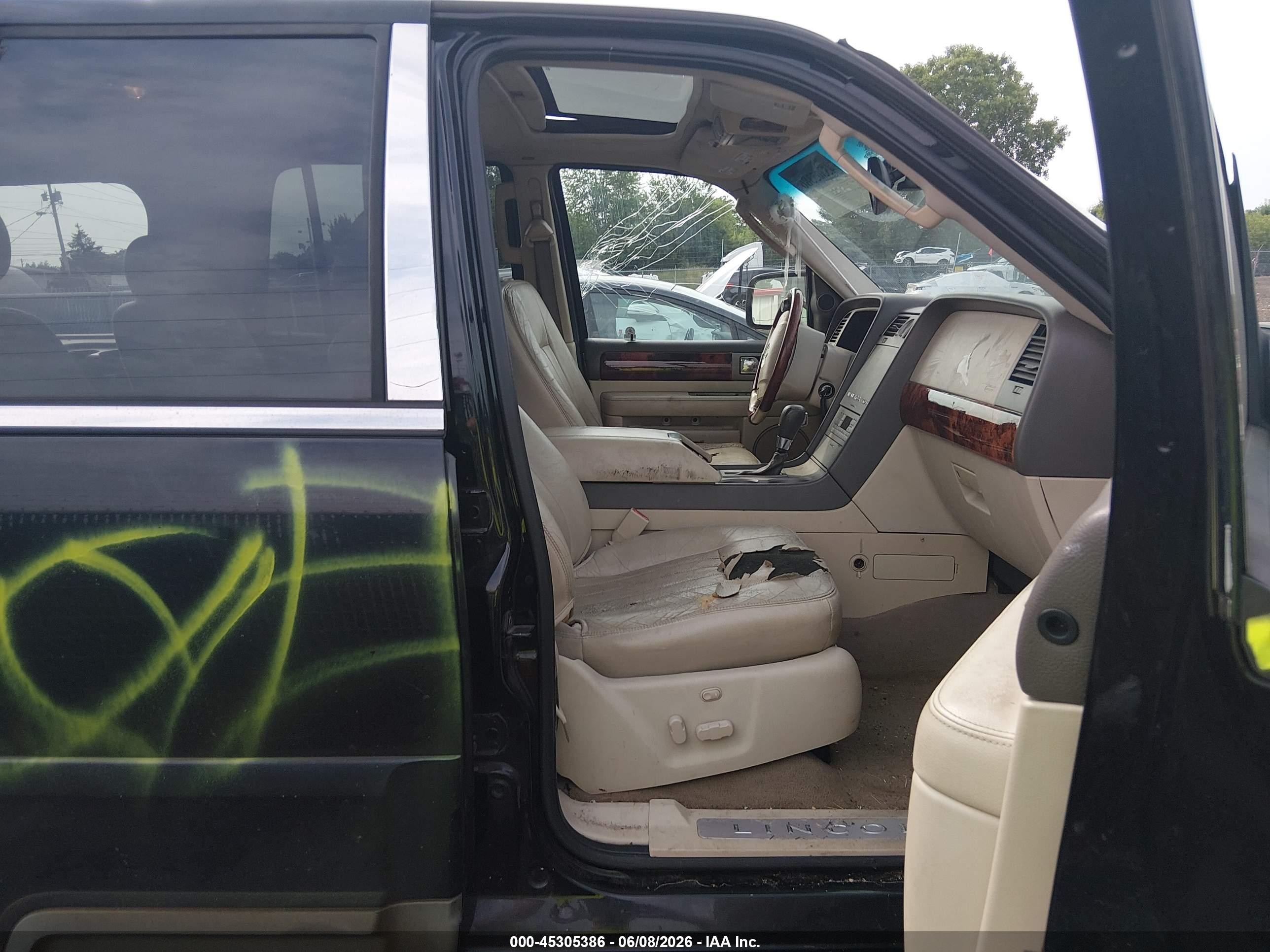 2004 Lincoln Navigator   Черный vin: 5LMFU28R14LJ10324