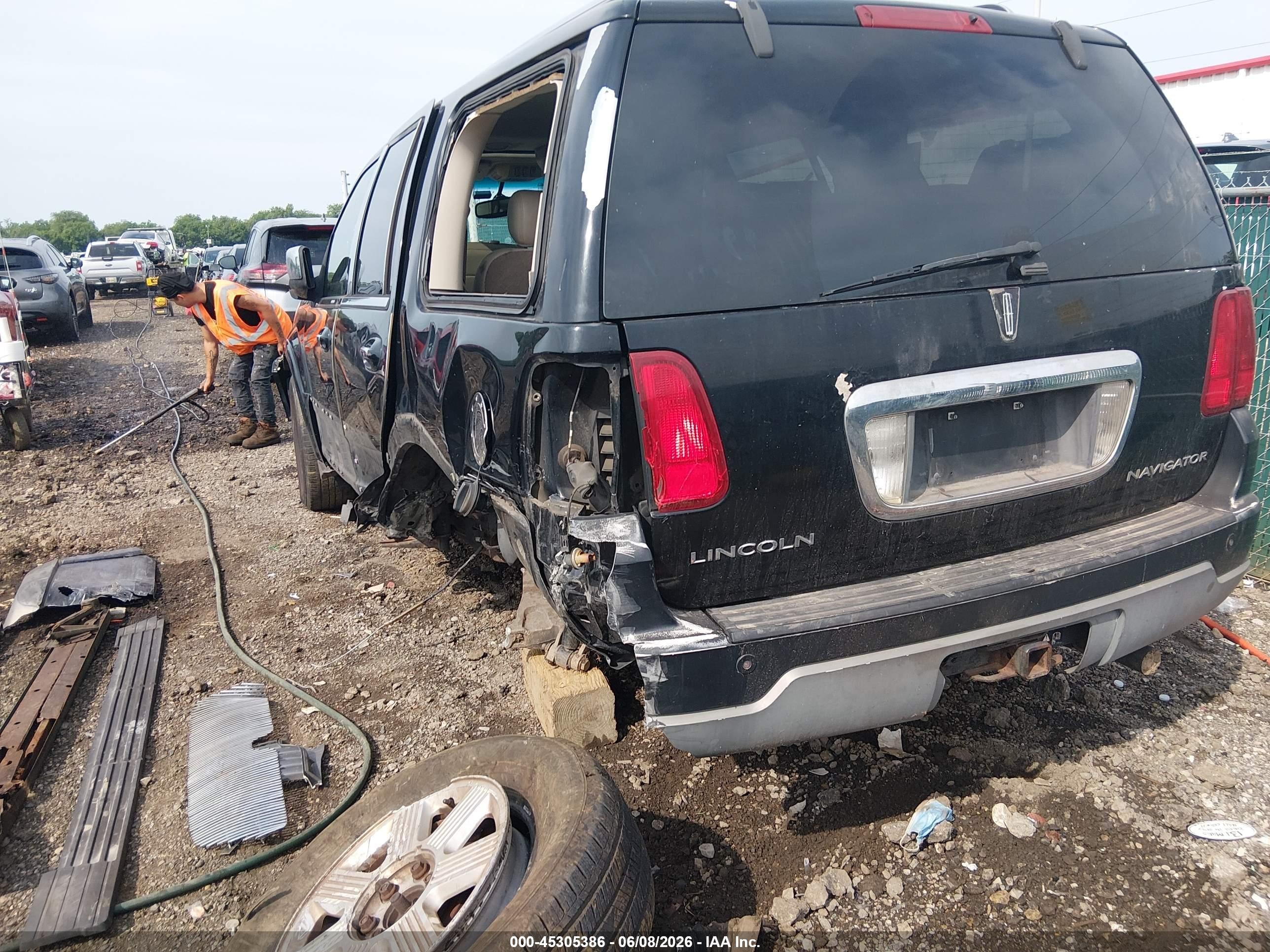 2004 Lincoln Navigator   Черный vin: 5LMFU28R14LJ10324