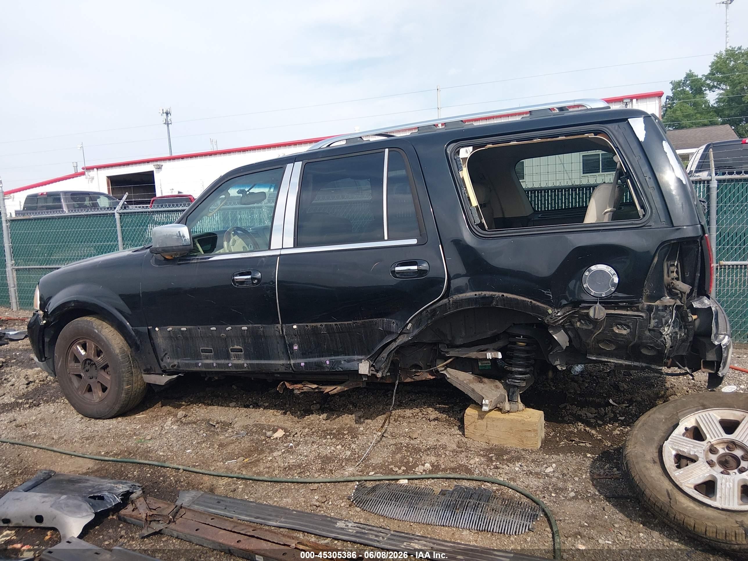 2004 Lincoln Navigator   Черный vin: 5LMFU28R14LJ10324
