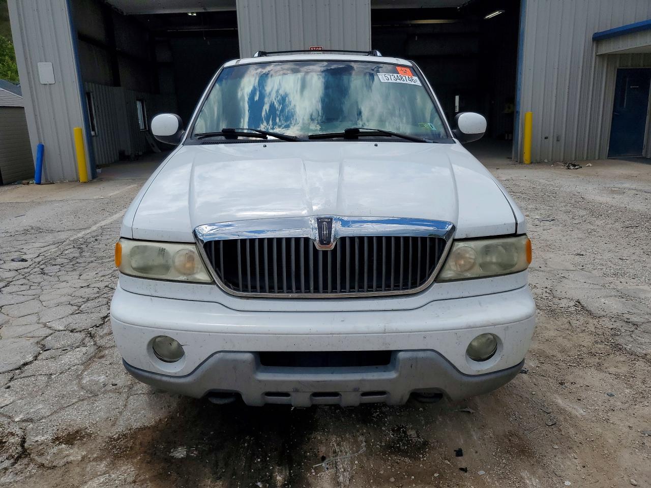 2001 Lincoln Navigator White vin: 5LMFU28R21LJ20243