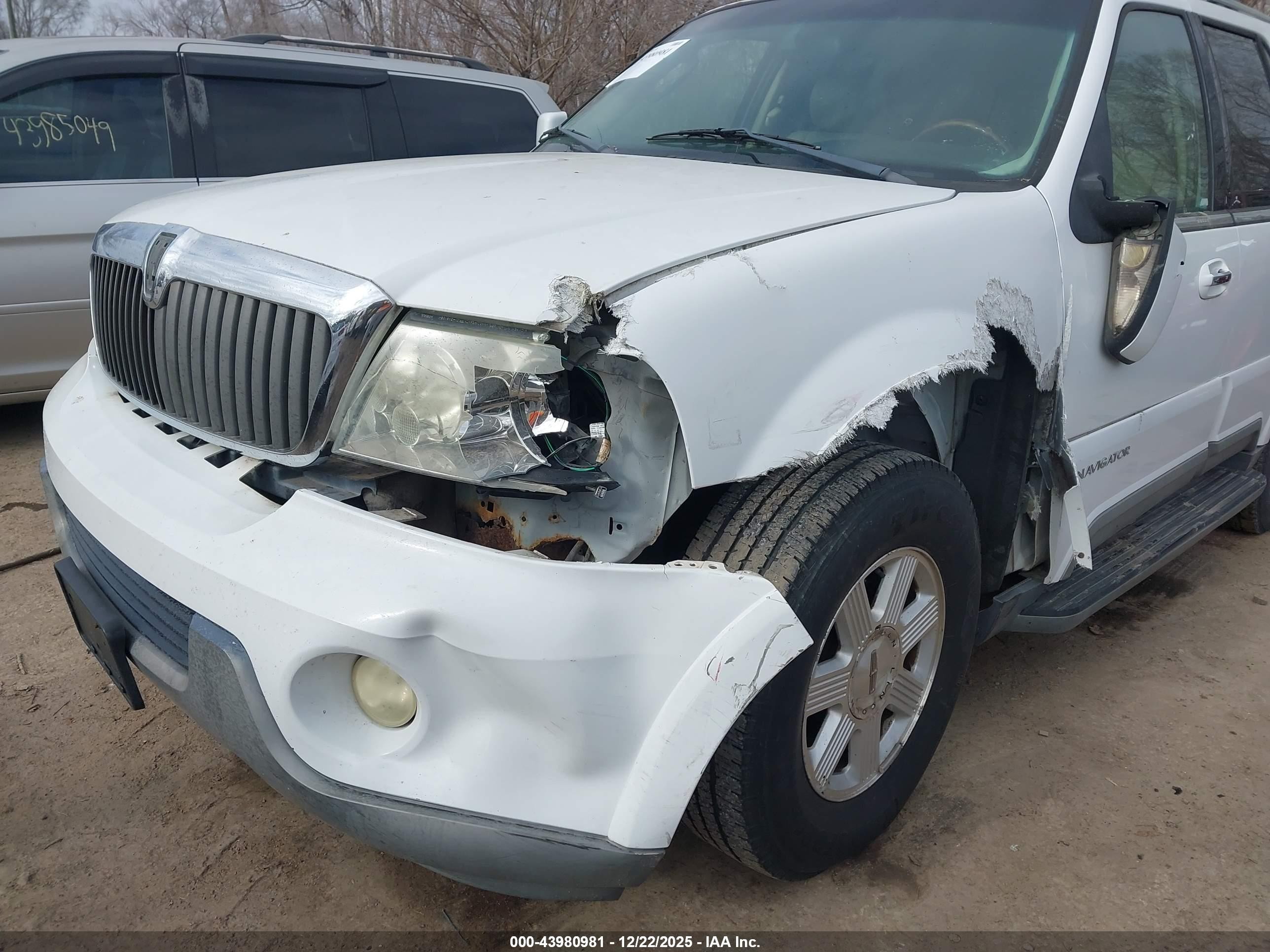 2003 Lincoln Navigator   Белый vin: 5LMFU28R23LJ10296