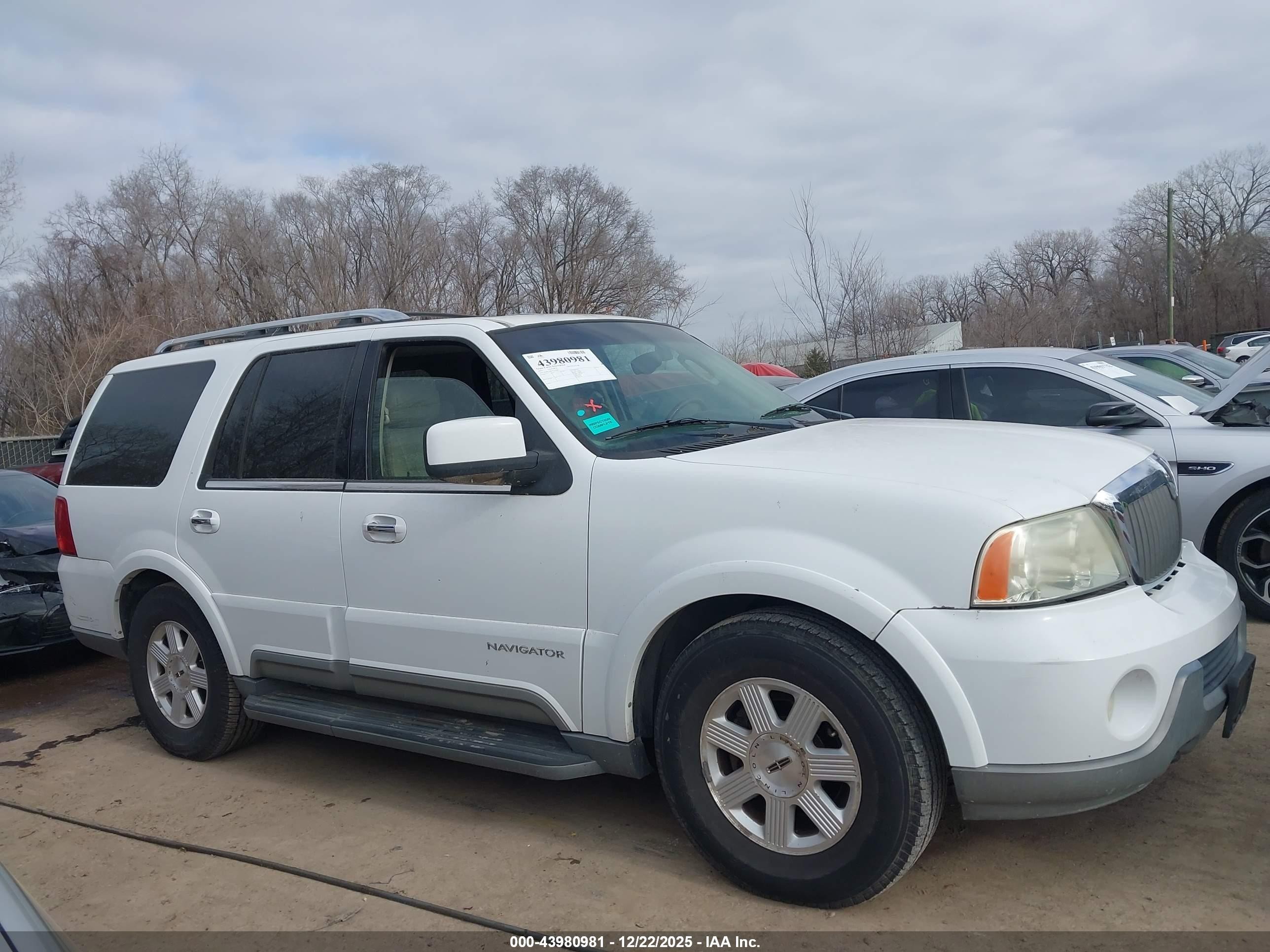 2003 Lincoln Navigator   Белый vin: 5LMFU28R23LJ10296