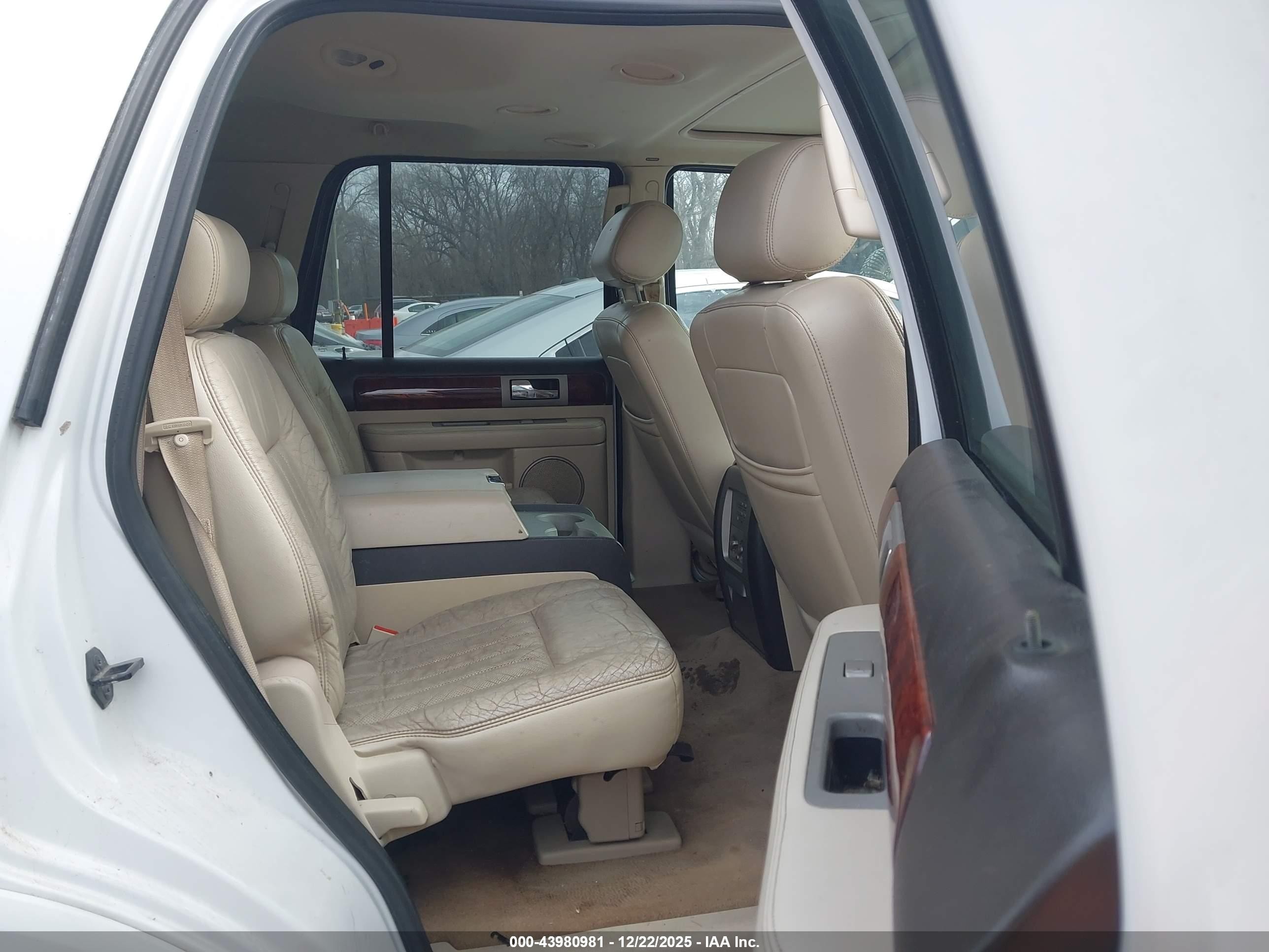 2003 Lincoln Navigator   Белый vin: 5LMFU28R23LJ10296