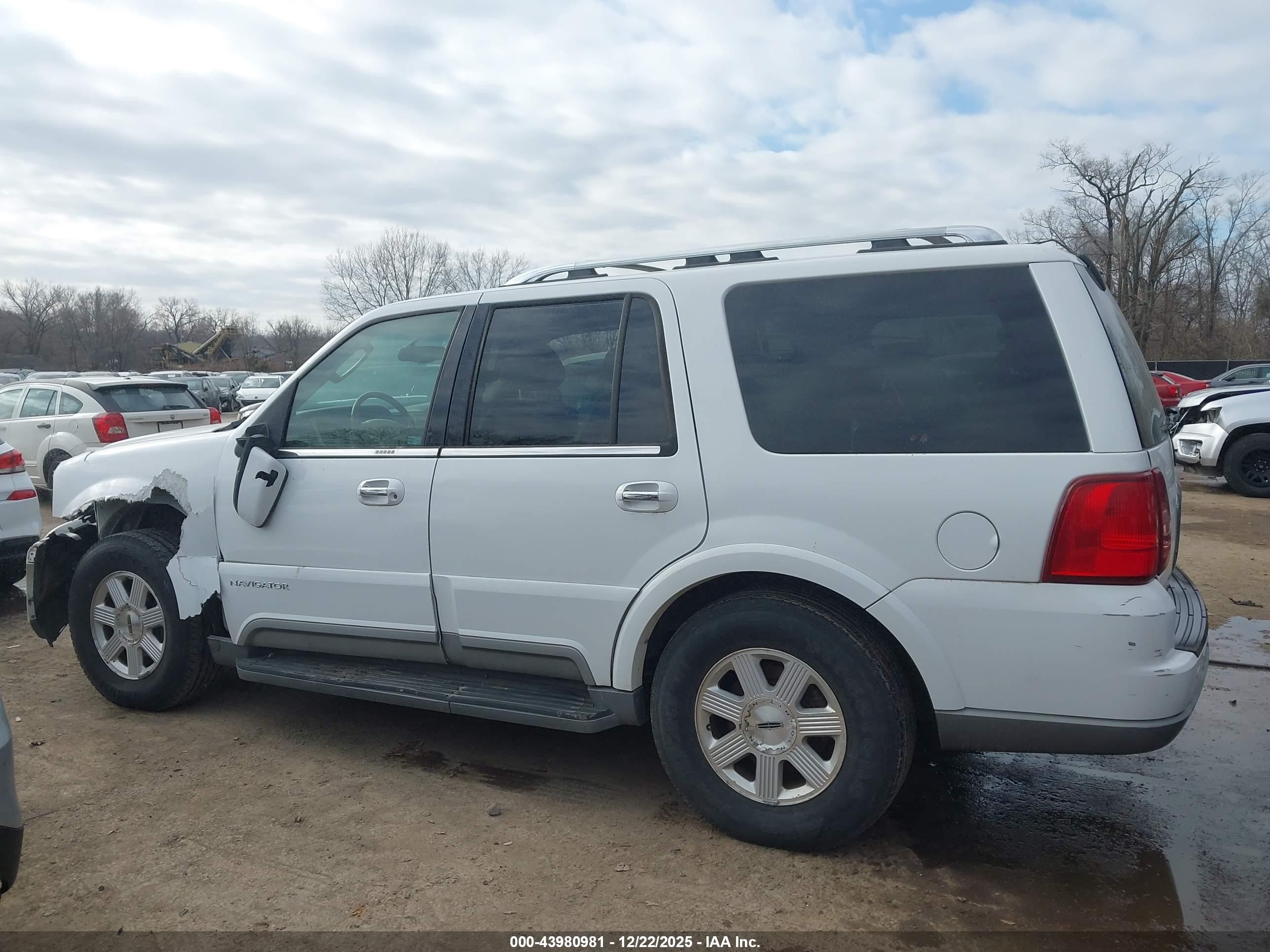 2003 Lincoln Navigator   Белый vin: 5LMFU28R23LJ10296