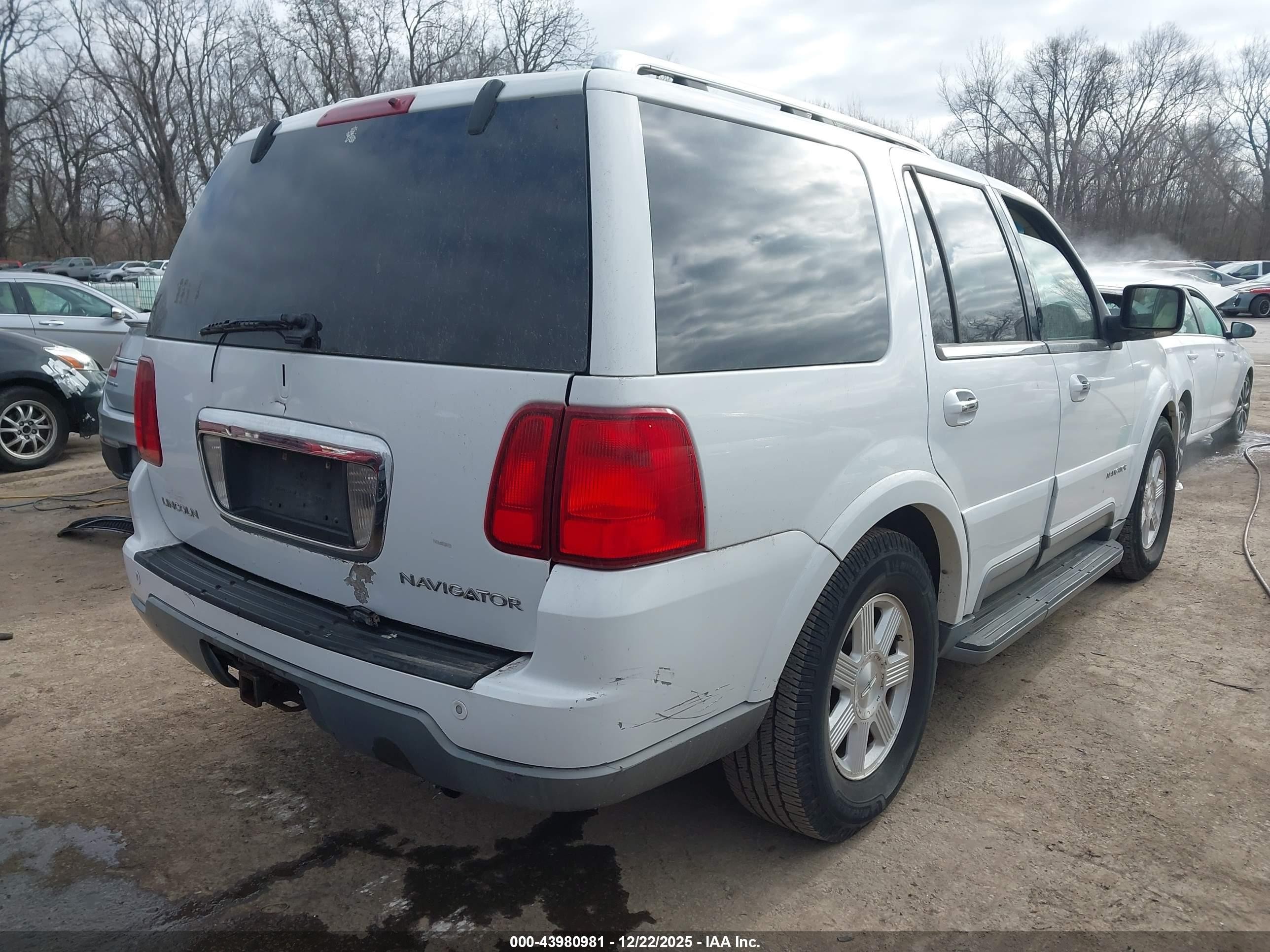 2003 Lincoln Navigator   Белый vin: 5LMFU28R23LJ10296