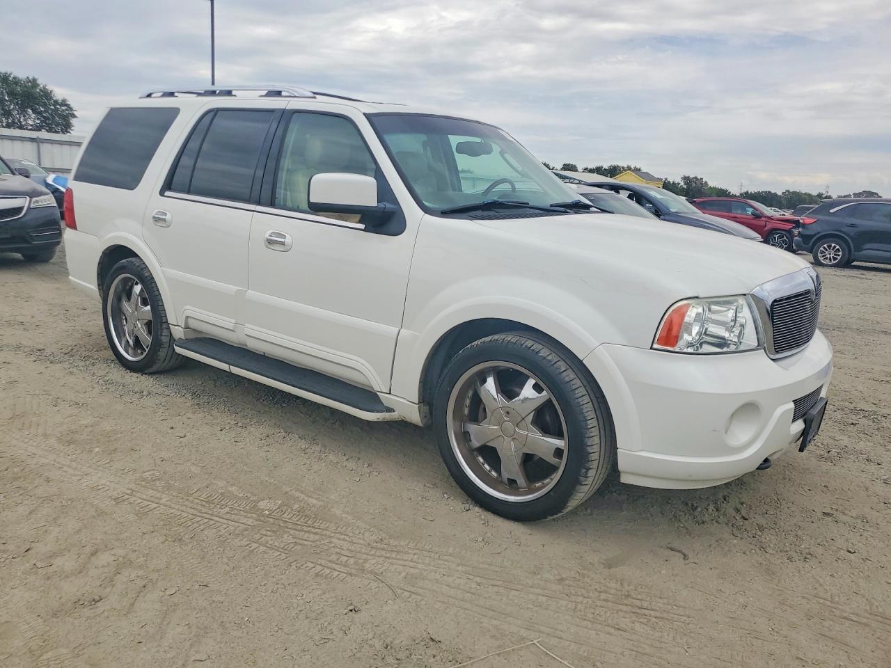2003 Lincoln Navigator Белый vin: 5LMFU28R33LJ27009
