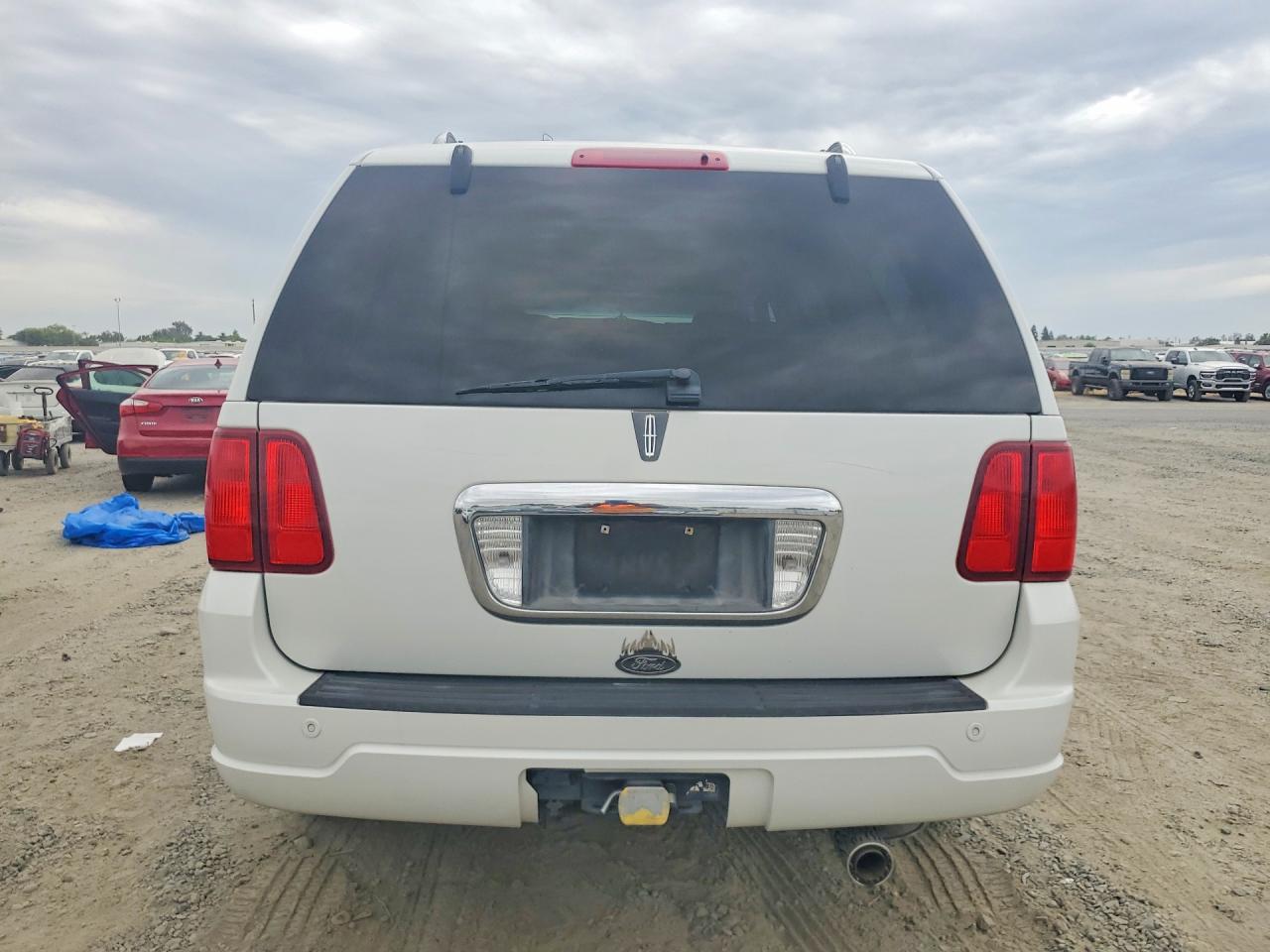 2003 Lincoln Navigator Белый vin: 5LMFU28R33LJ27009