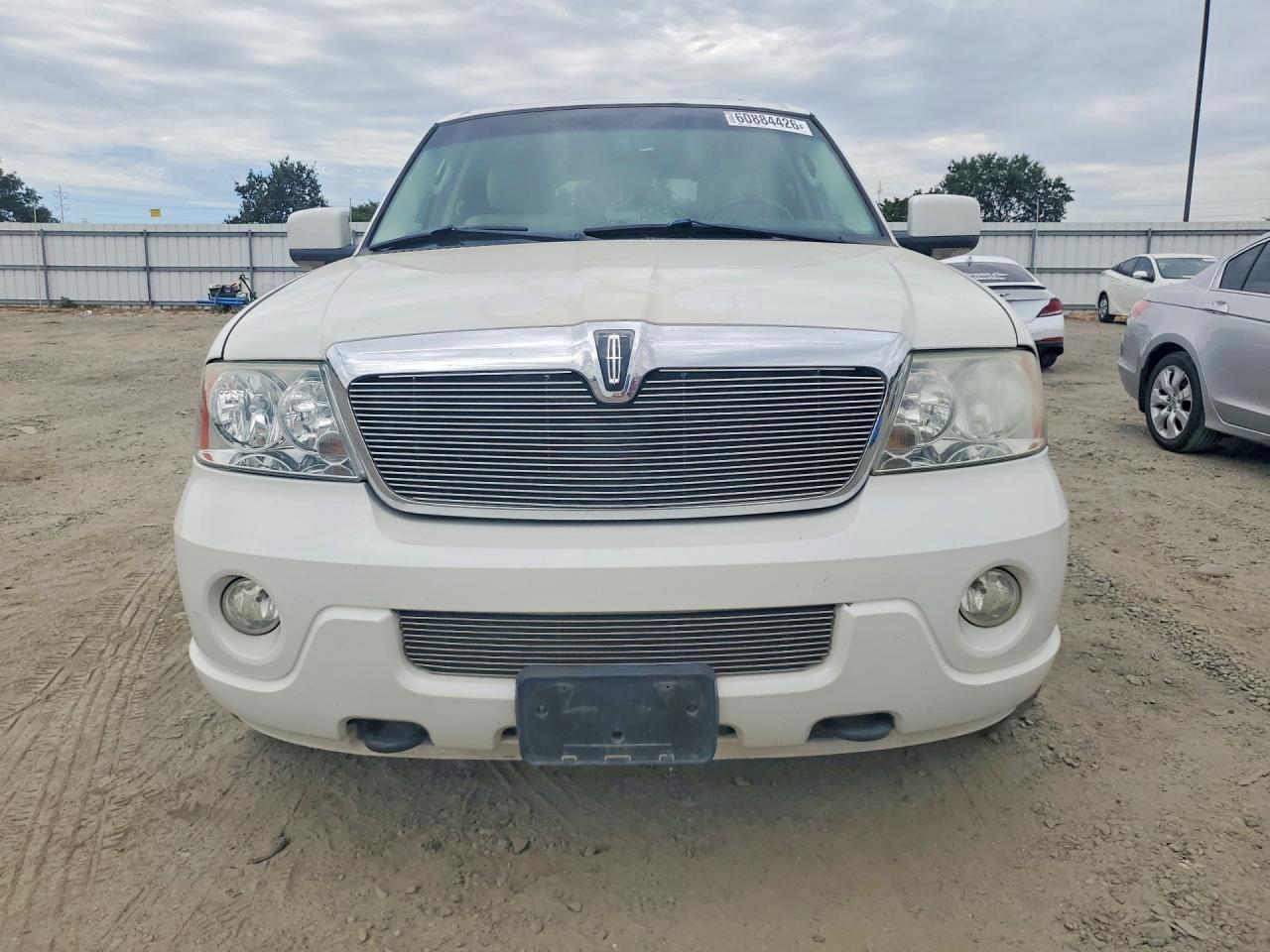 2003 Lincoln Navigator Белый vin: 5LMFU28R33LJ27009