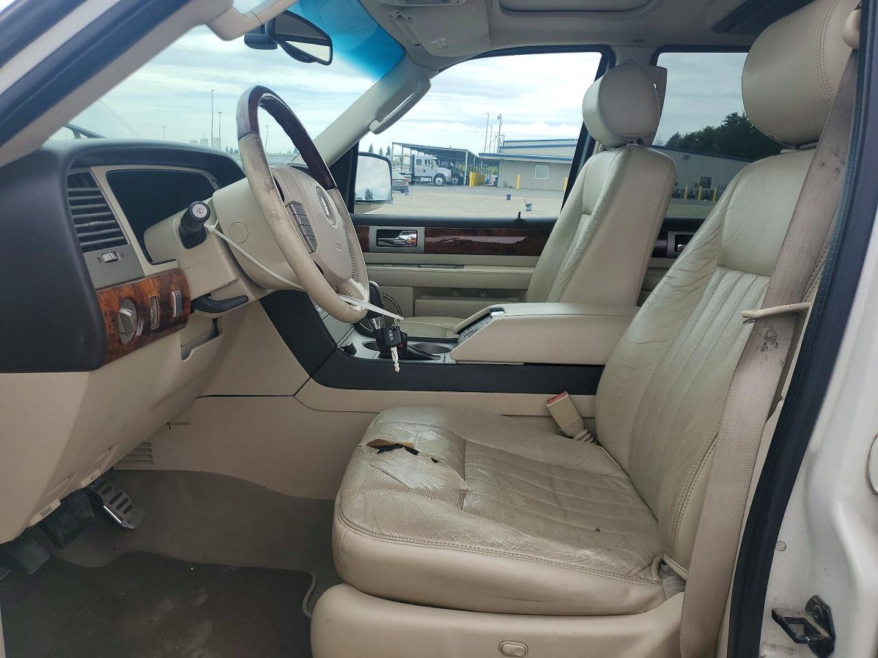 2003 Lincoln Navigator Белый vin: 5LMFU28R33LJ27009