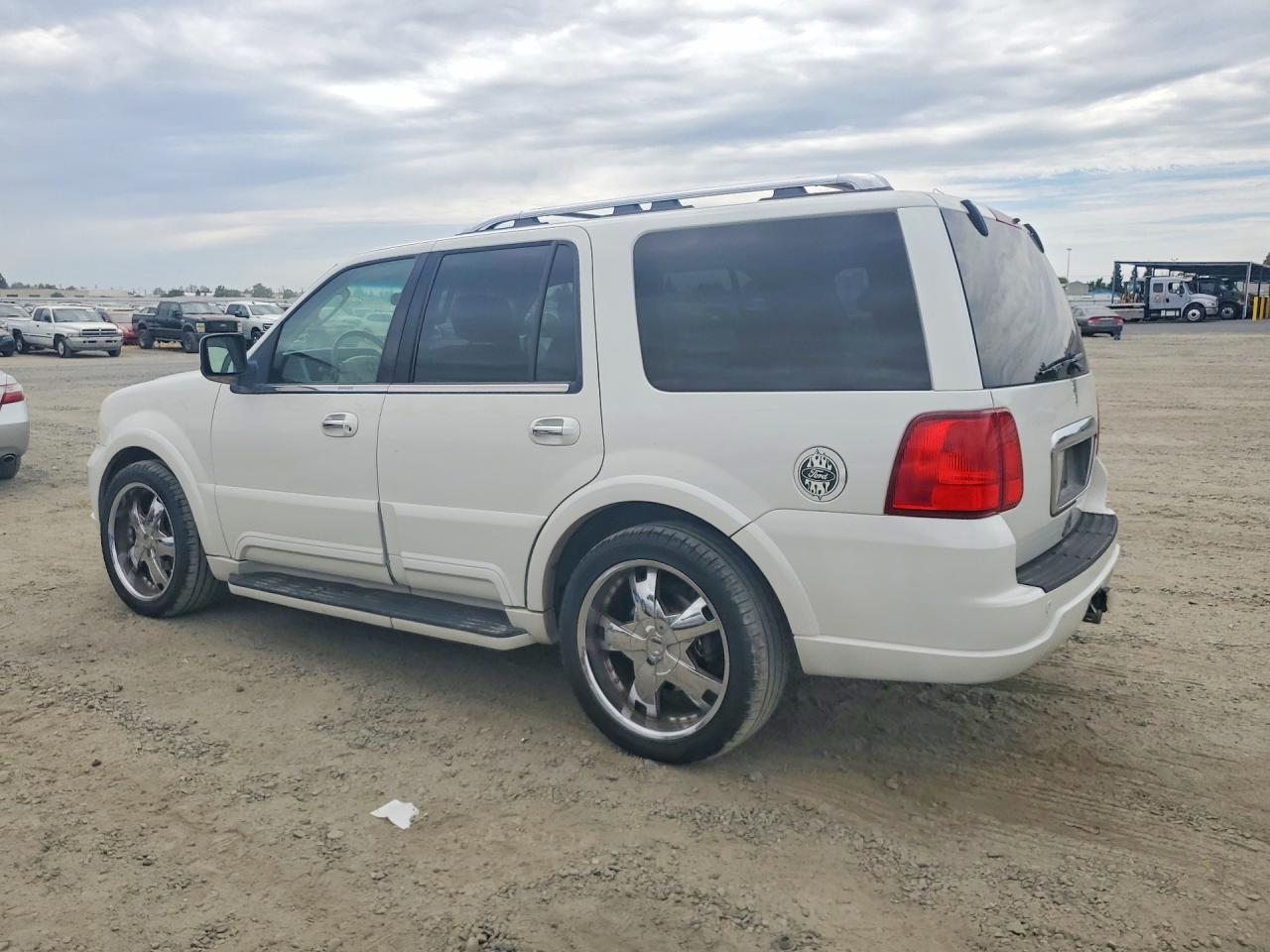 2003 Lincoln Navigator Белый vin: 5LMFU28R33LJ27009