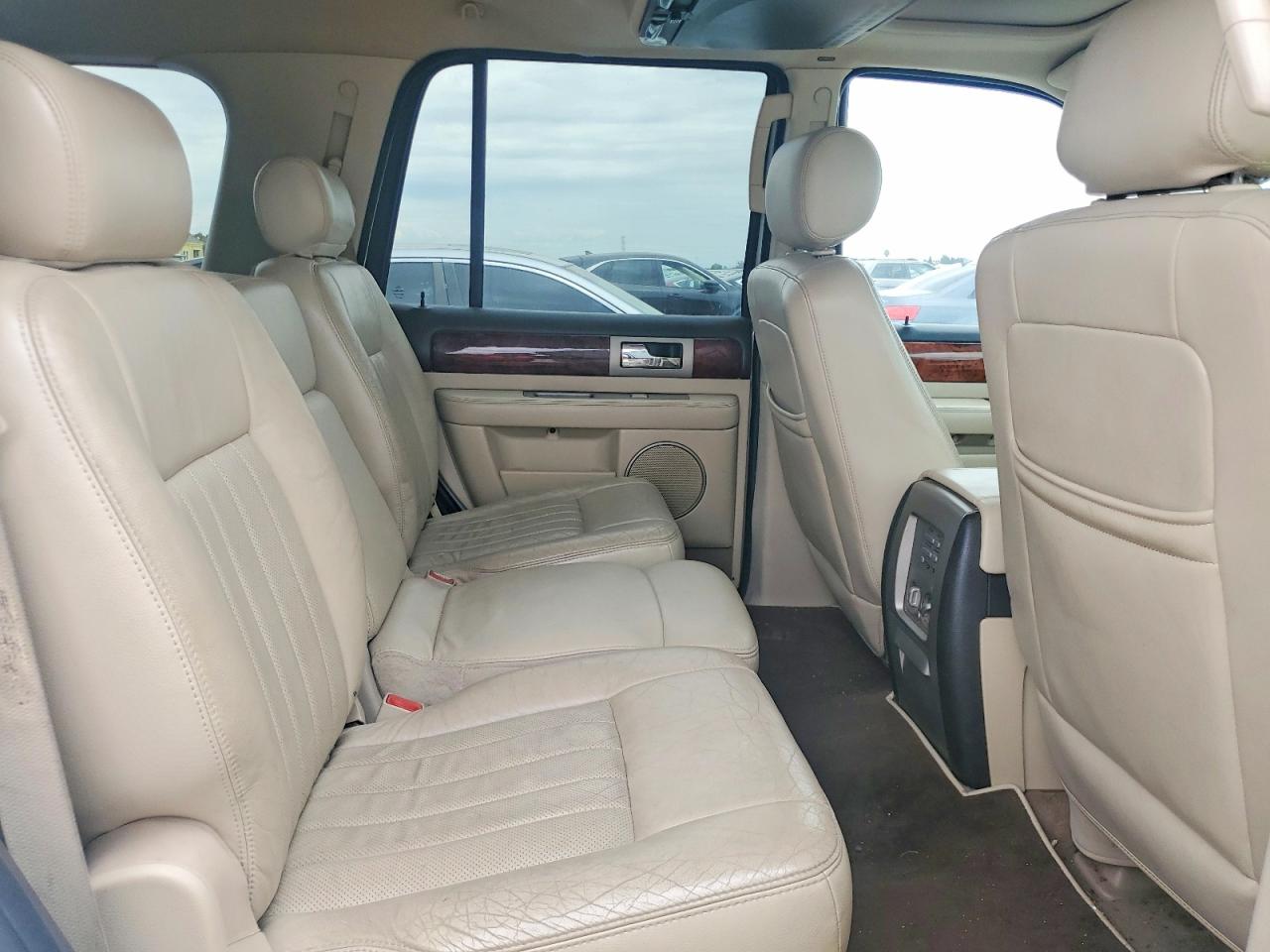 2003 Lincoln Navigator Белый vin: 5LMFU28R33LJ27009