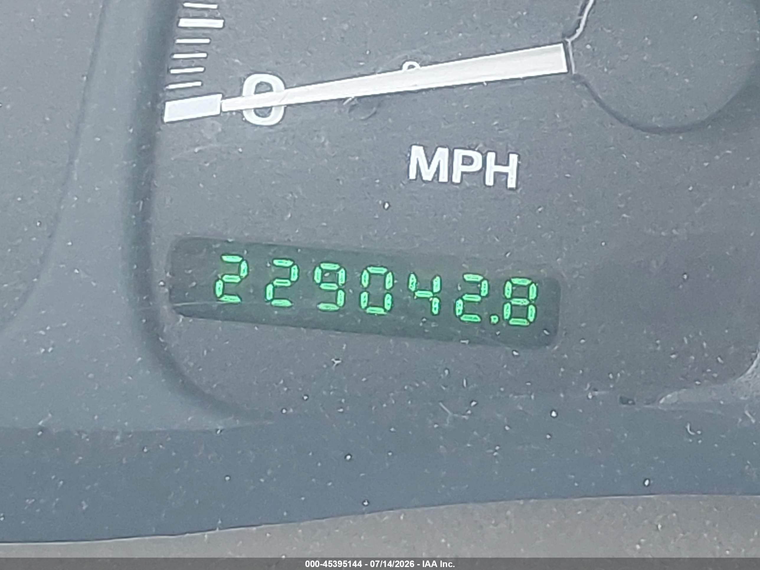 2001 Lincoln Navigator   Green vin: 5LMFU28R41LJ30451