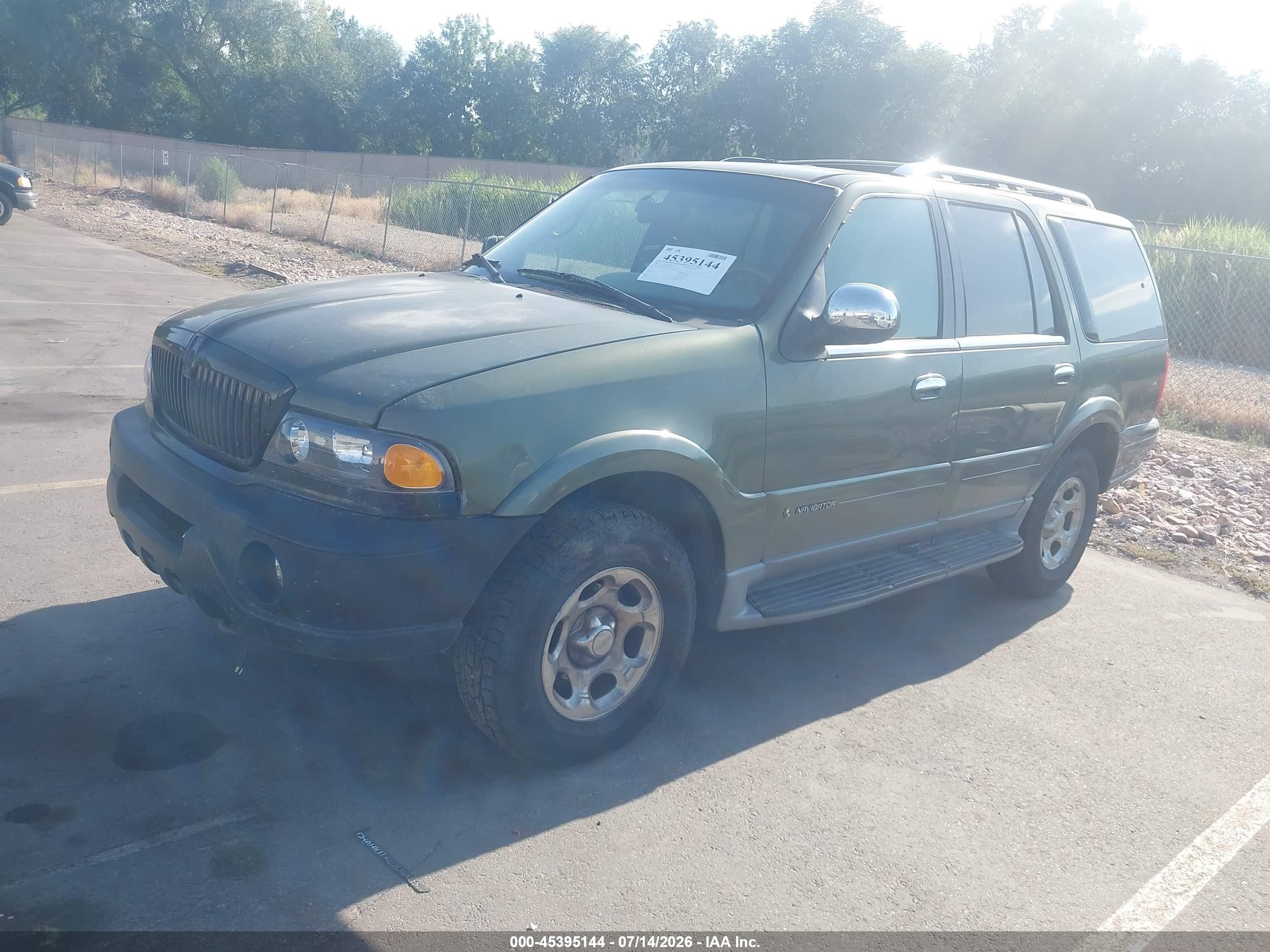 2001 Lincoln Navigator   Green vin: 5LMFU28R41LJ30451