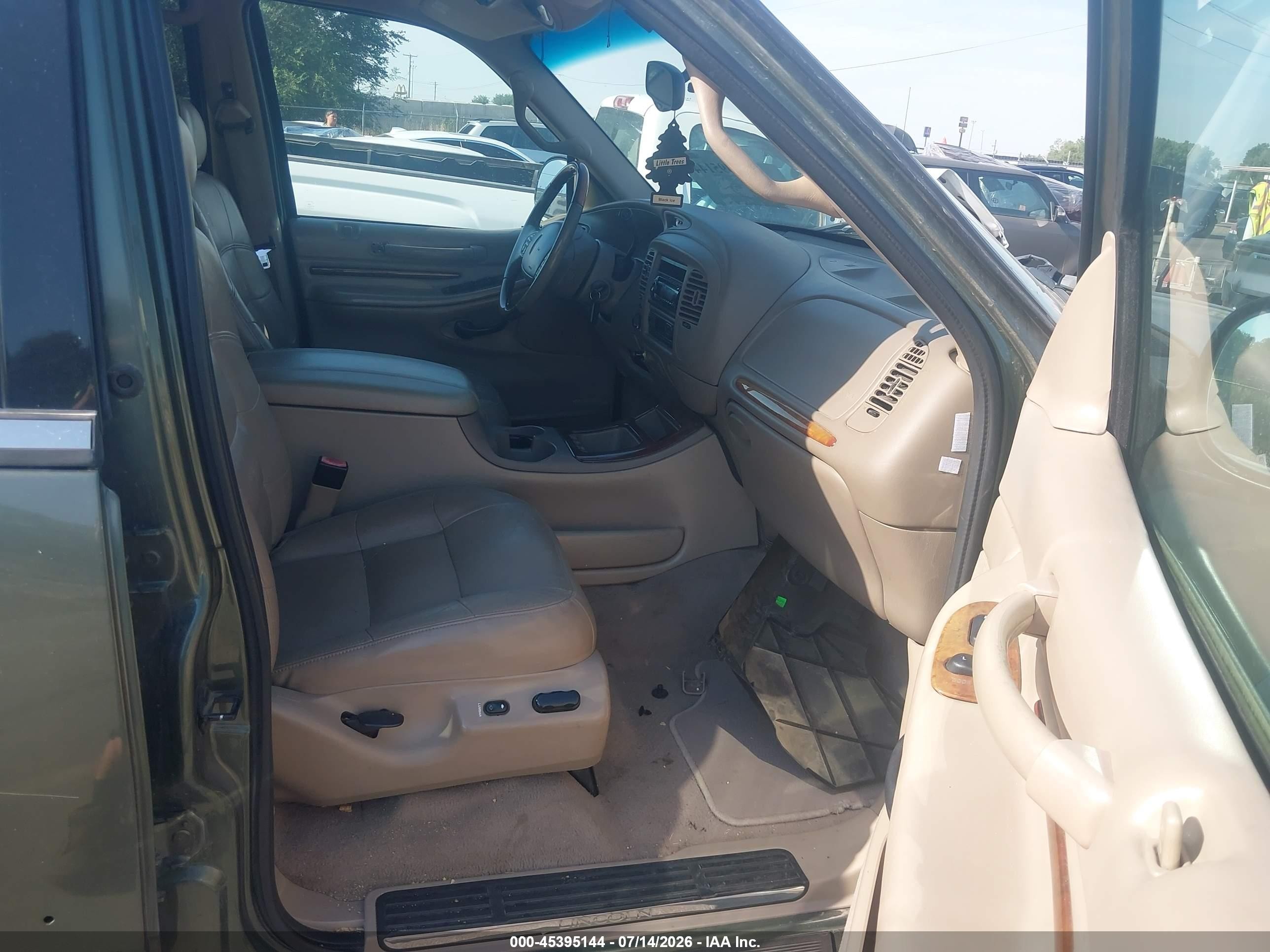 2001 Lincoln Navigator   Green vin: 5LMFU28R41LJ30451