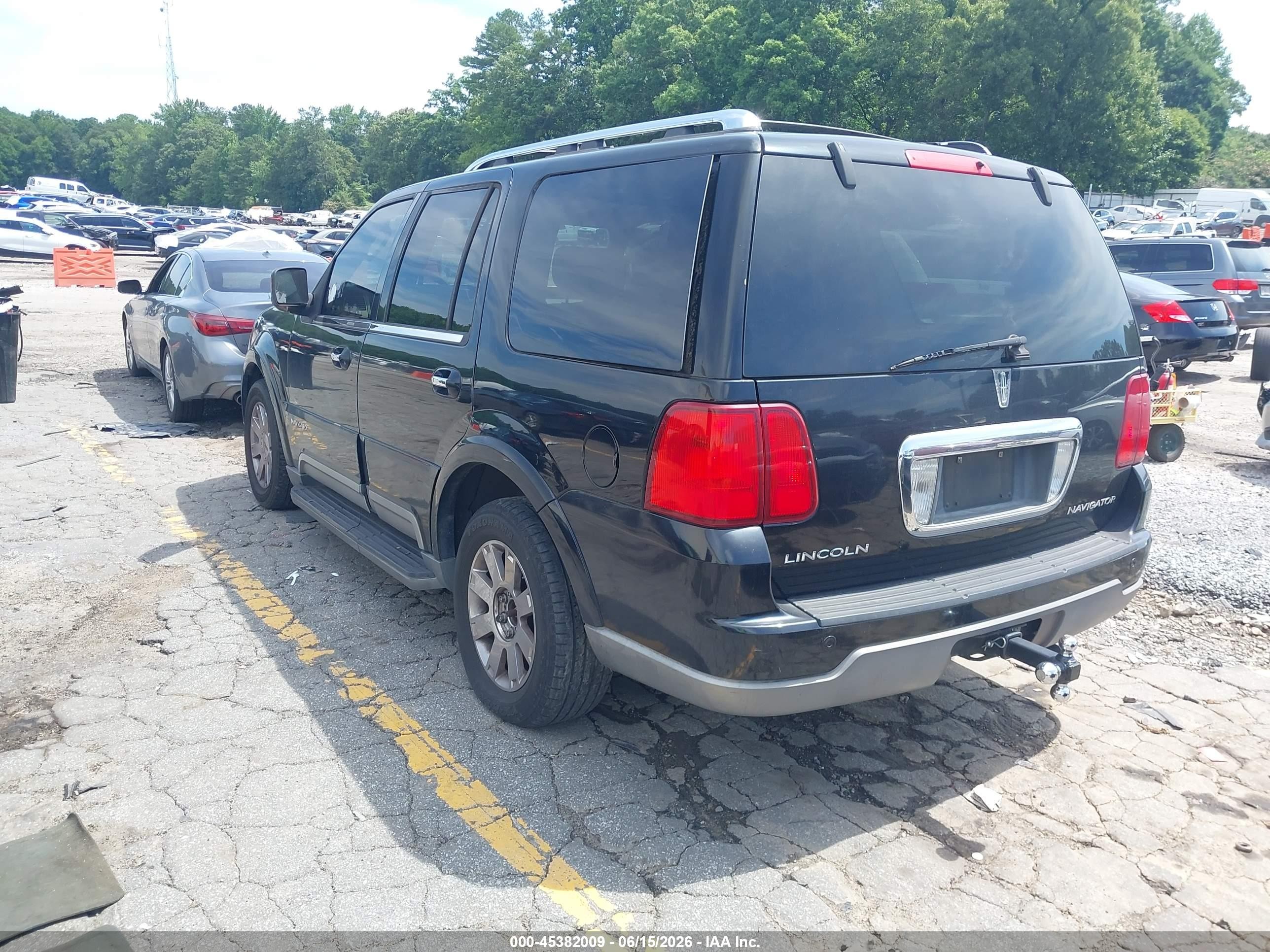 2004 Lincoln Navigator   Black vin: 5LMFU28R44LJ25948