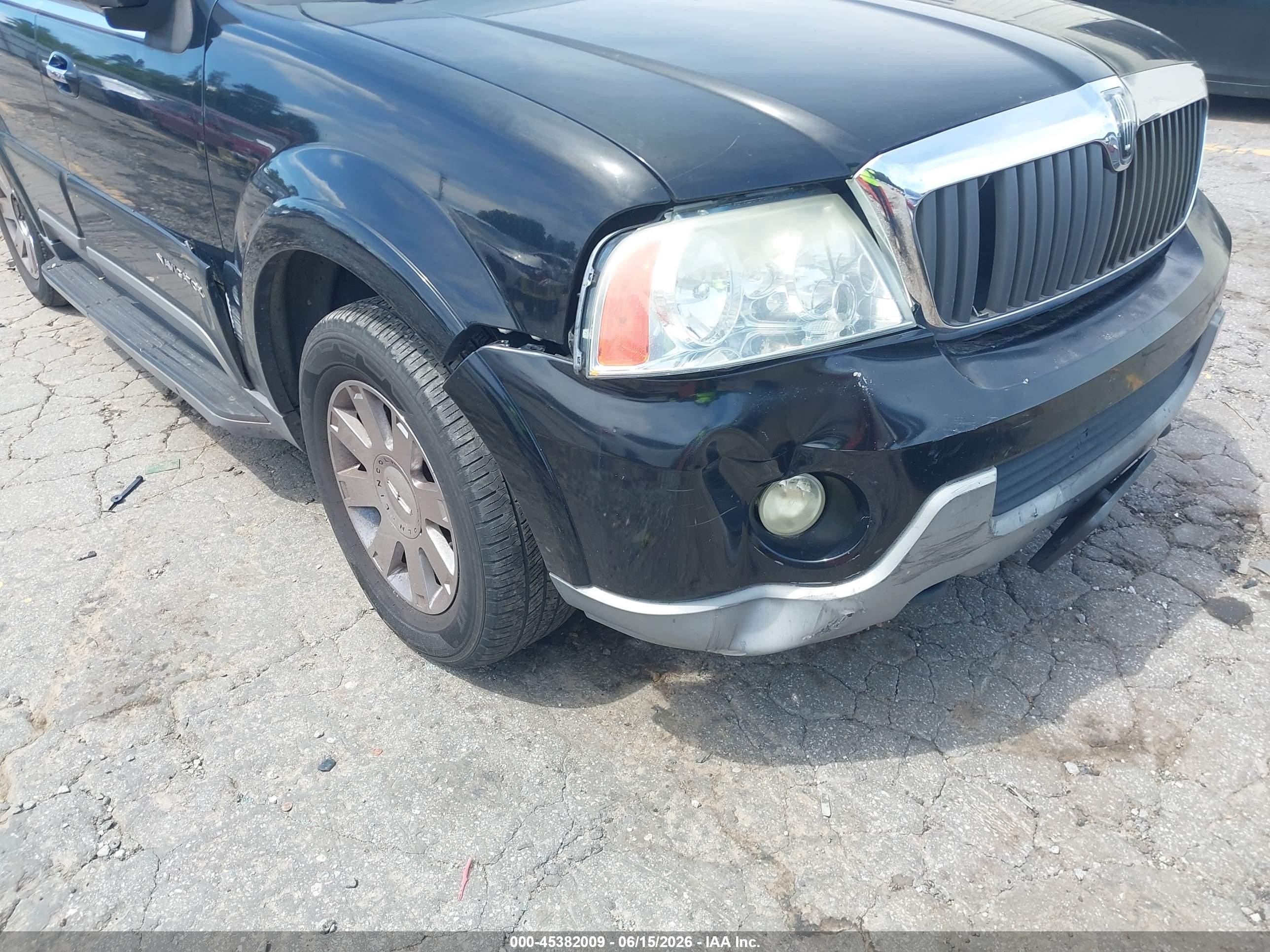 2004 Lincoln Navigator   Black vin: 5LMFU28R44LJ25948