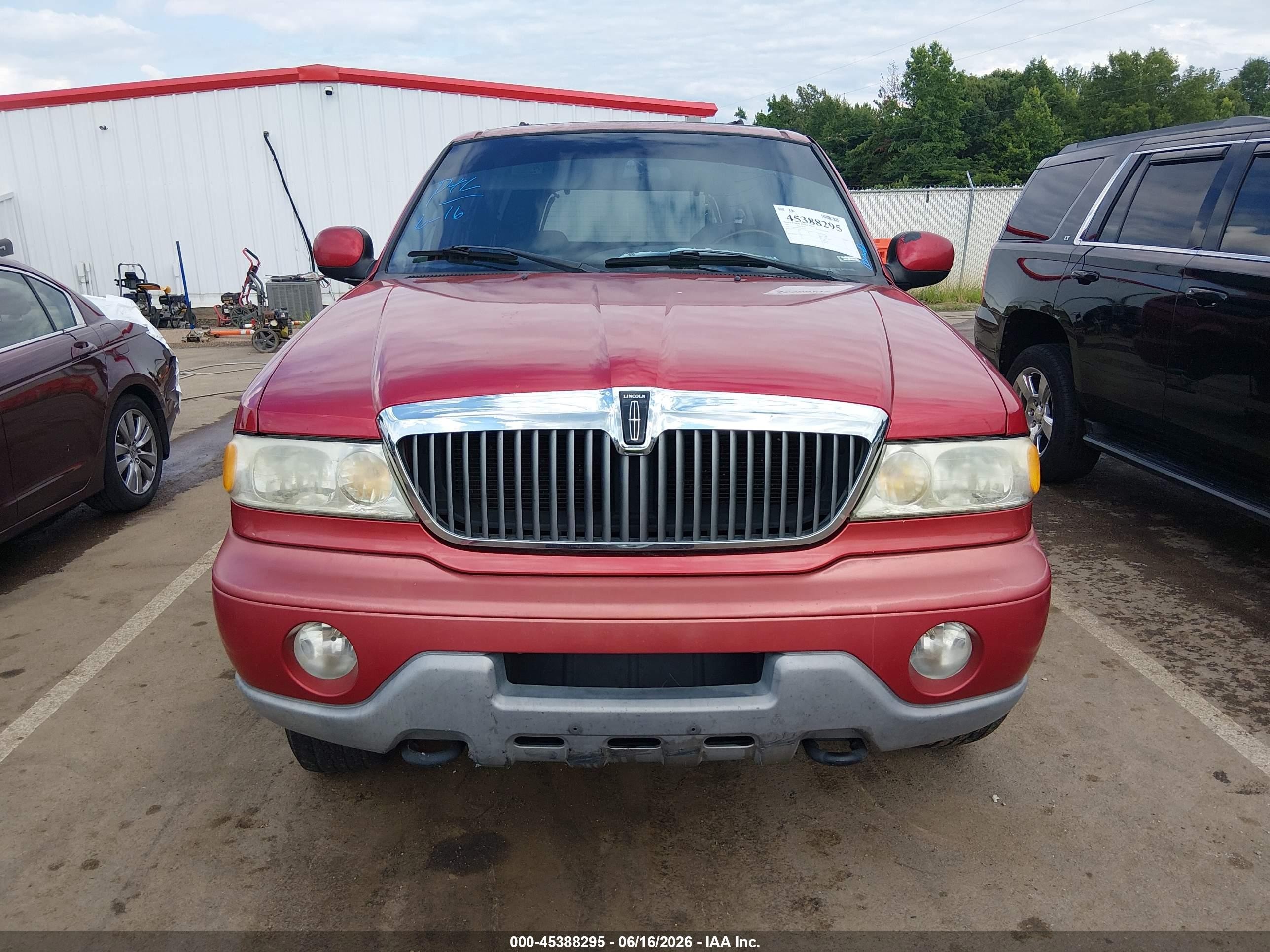 2002 Lincoln Navigator   Red vin: 5LMFU28R62LJ11224