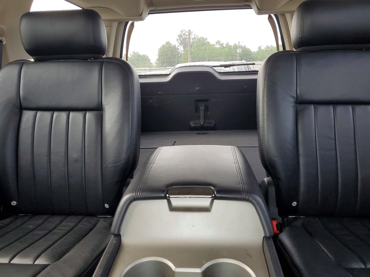 2003 Lincoln Navigator White vin: 5LMFU28R63LJ46458