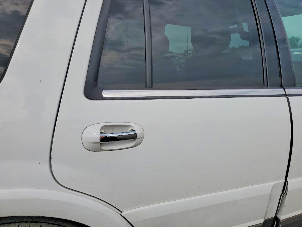 2003 Lincoln Navigator White vin: 5LMFU28R63LJ46458