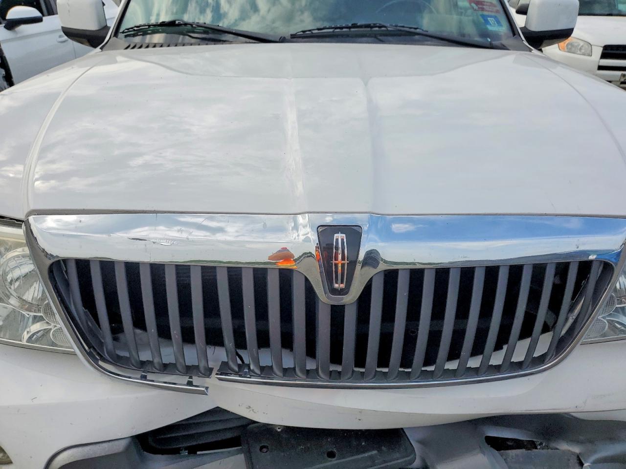 2003 Lincoln Navigator White vin: 5LMFU28R63LJ46458