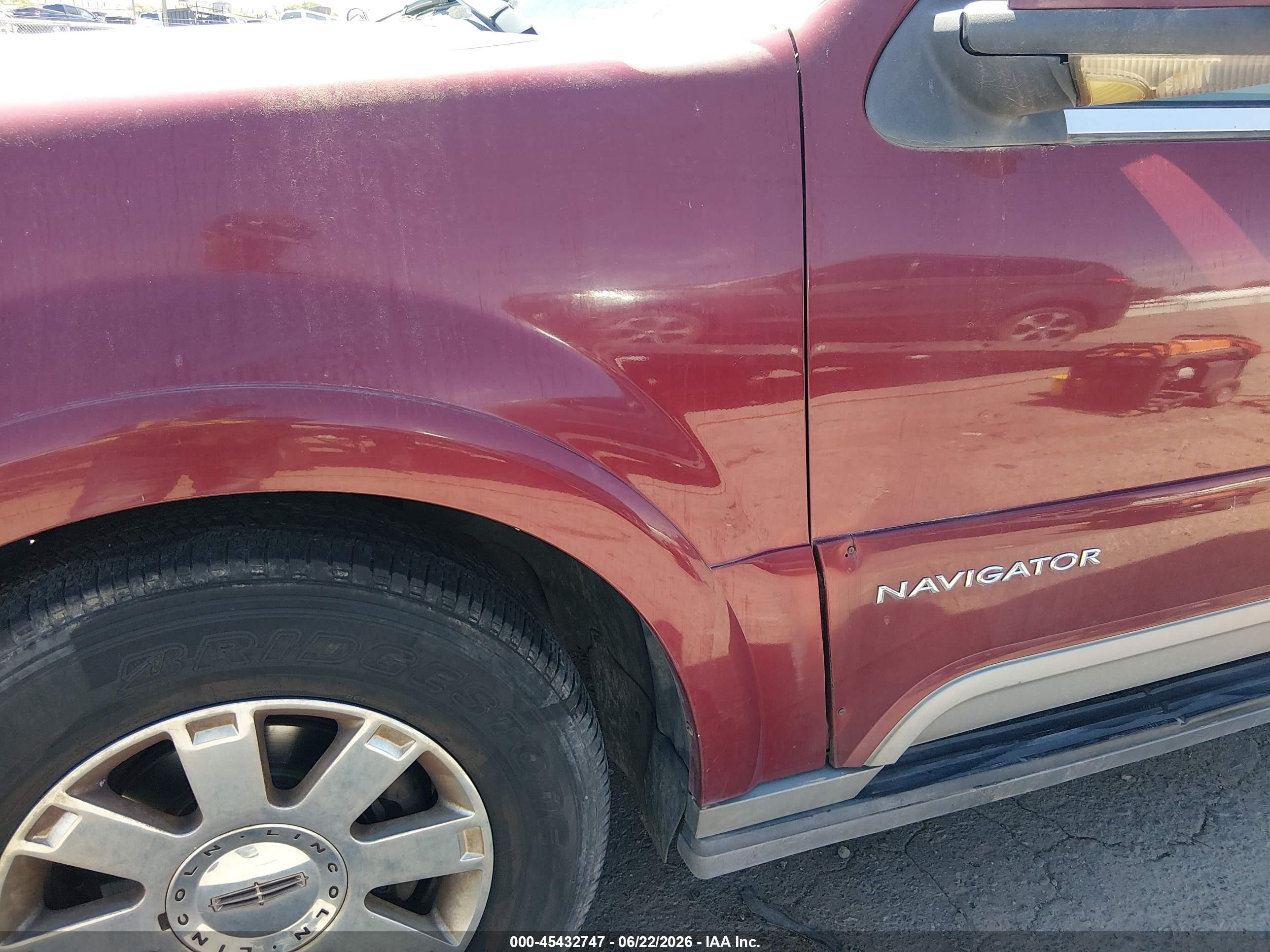 2004 Lincoln Navigator   Maroon vin: 5LMFU28R64LJ33209