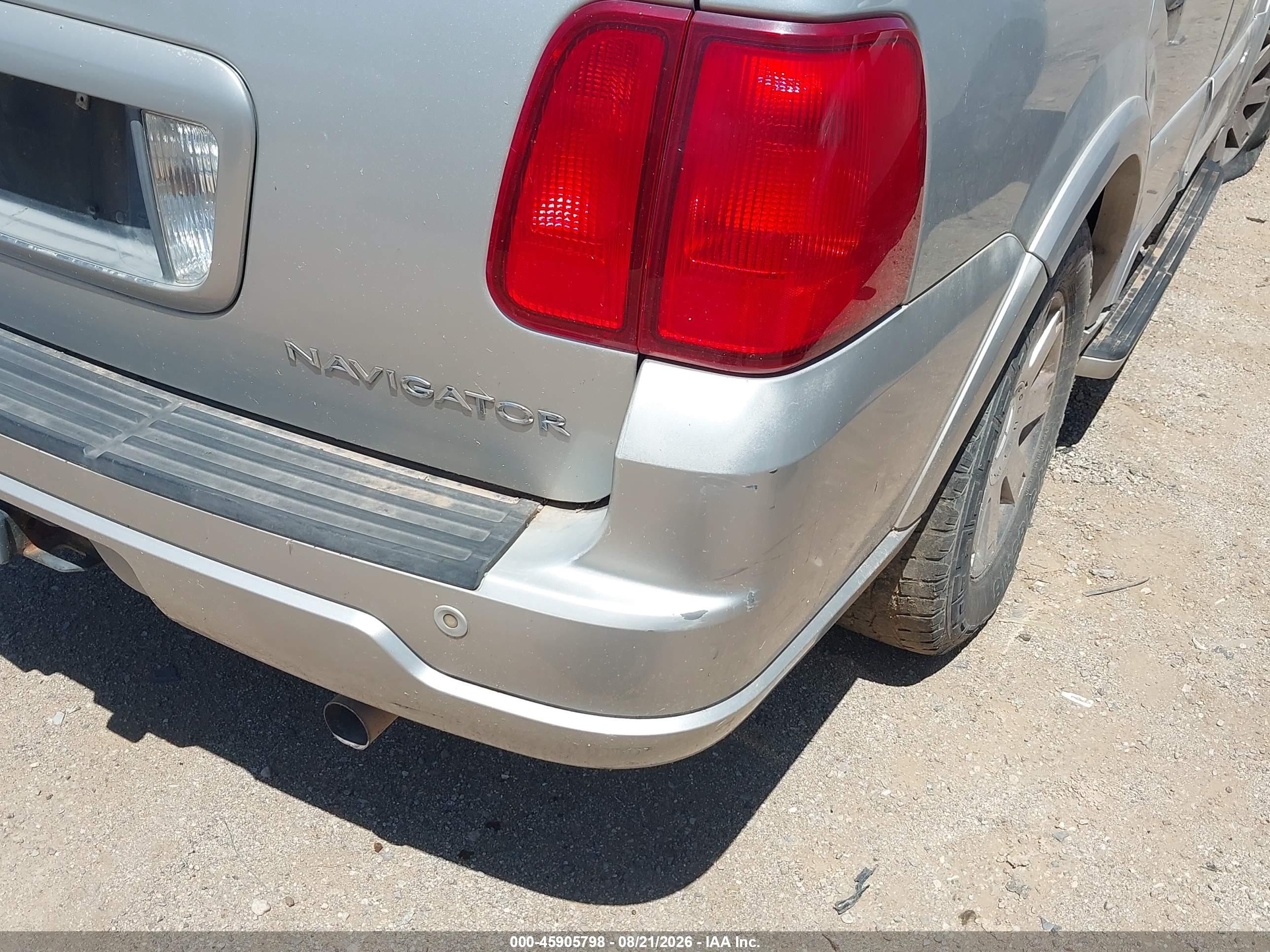 2004 Lincoln Navigator   Silver vin: 5LMFU28R64LJ38801
