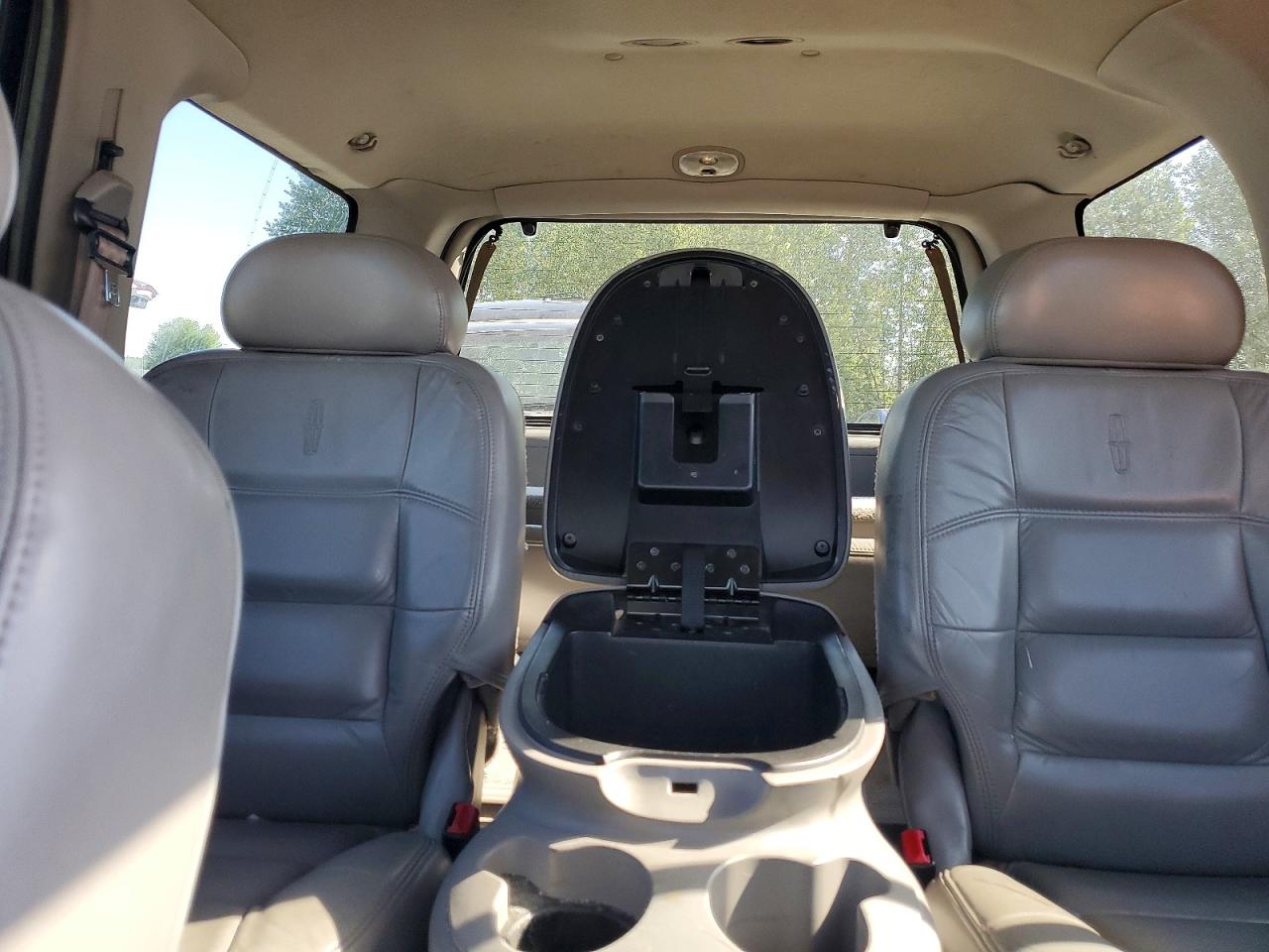 2001 Lincoln Navigator Brown vin: 5LMFU28R71LJ11070