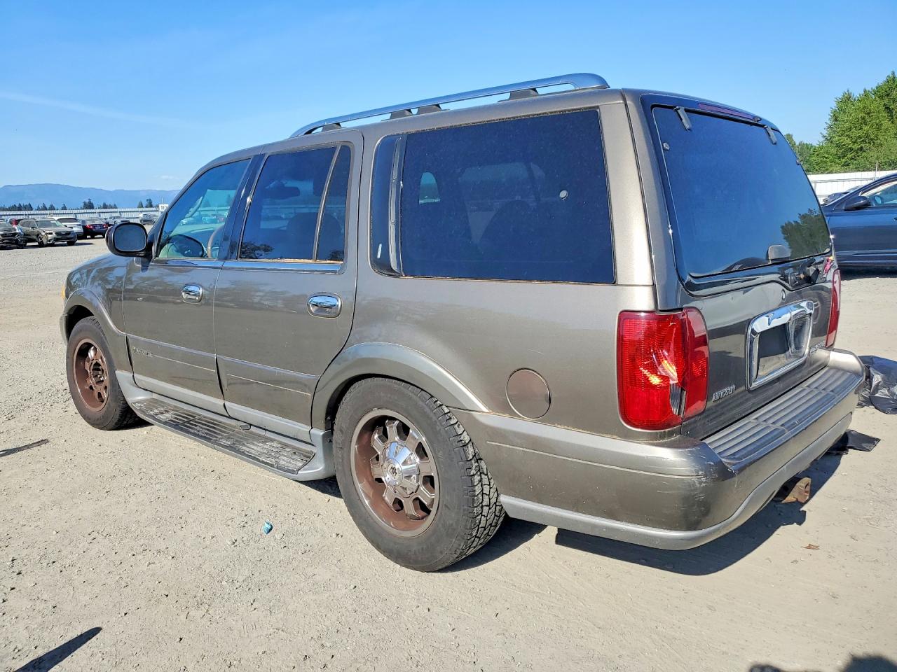2001 Lincoln Navigator Brown vin: 5LMFU28R71LJ11070