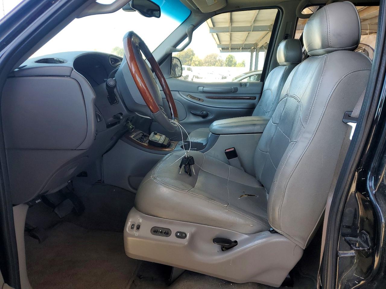 2002 Lincoln Navigator Черный vin: 5LMFU28R71LJ22036