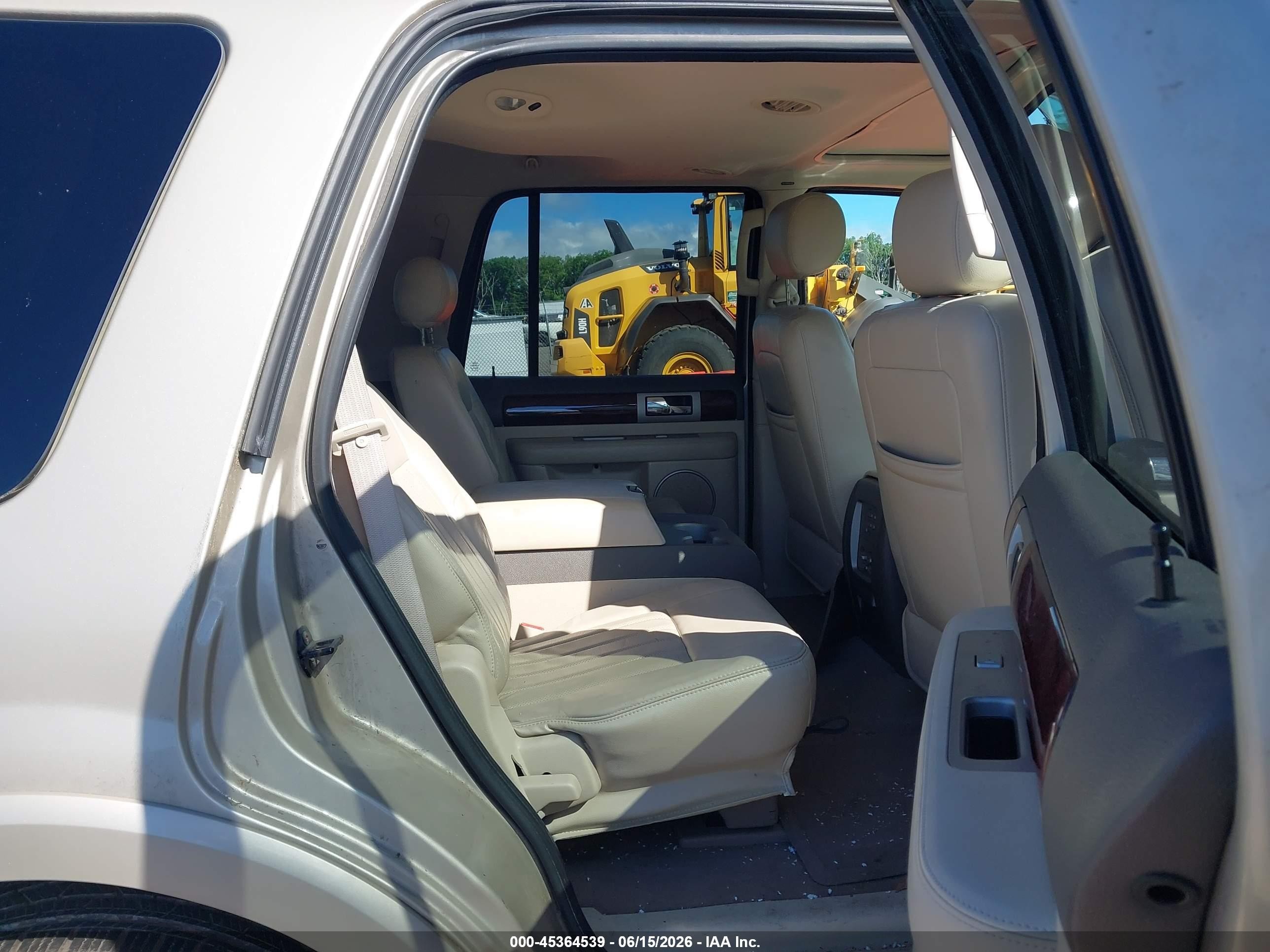 2004 Lincoln Navigator   Gold vin: 5LMFU28R74LJ39052