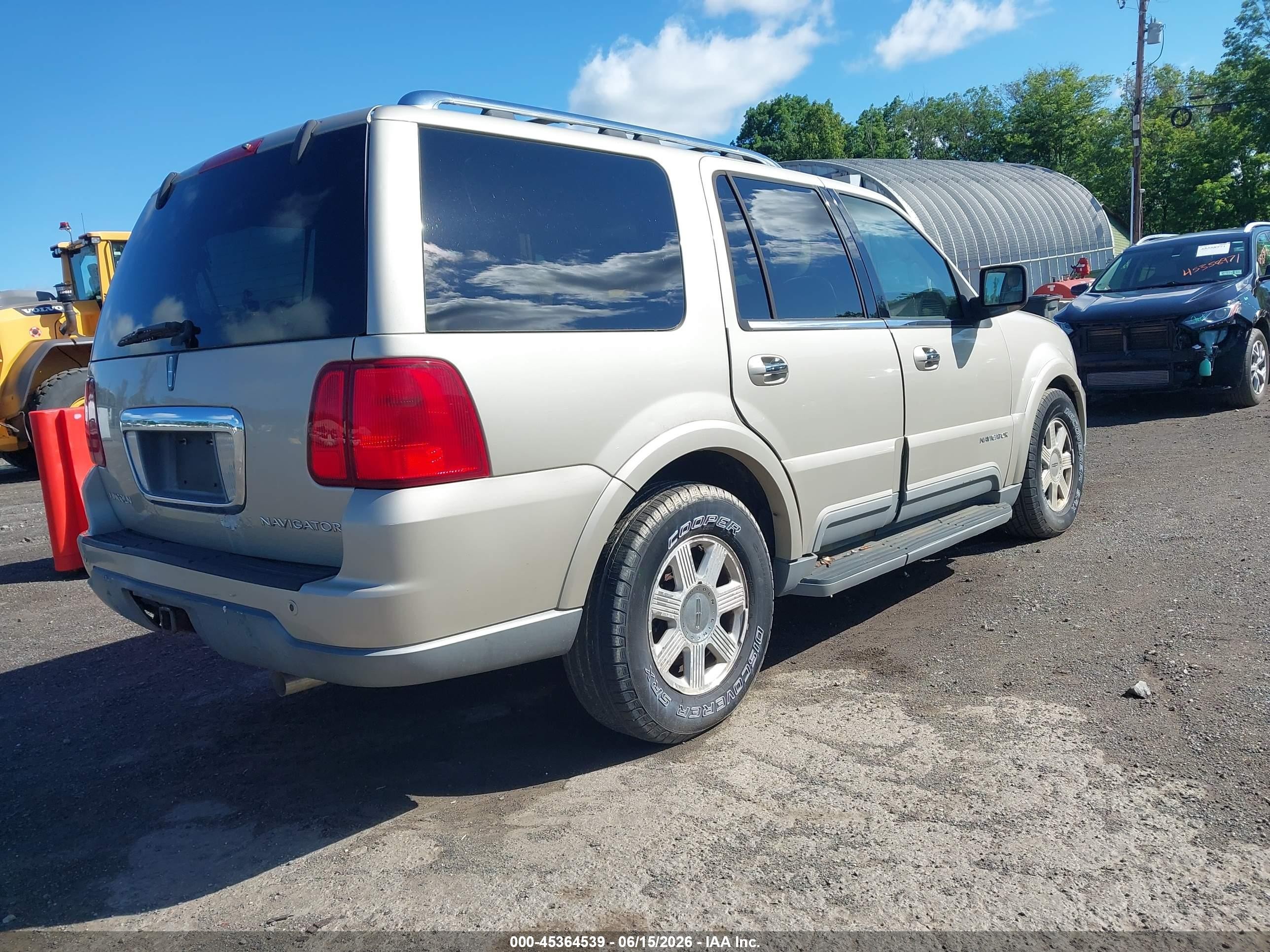 2004 Lincoln Navigator   Gold vin: 5LMFU28R74LJ39052