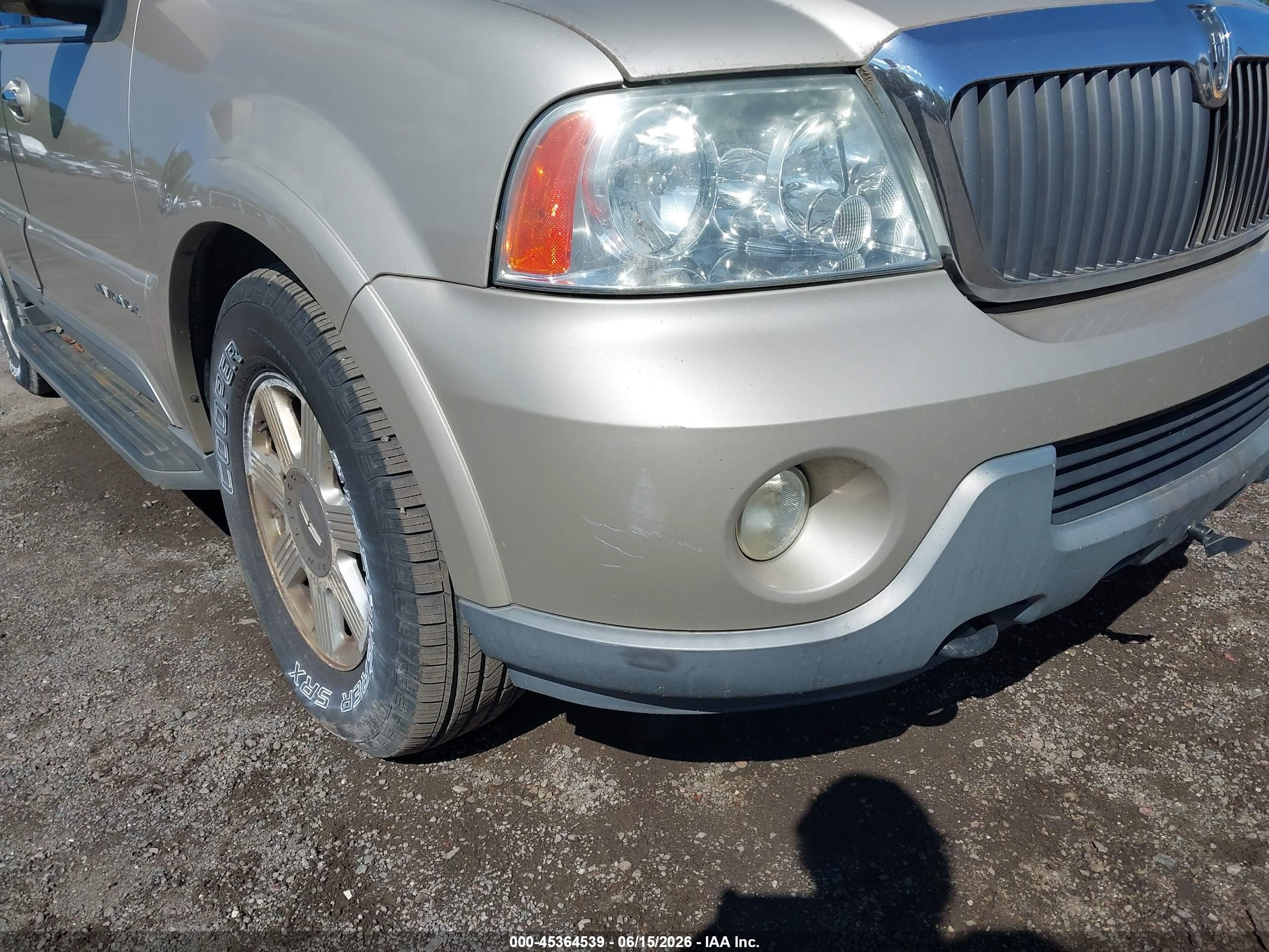 2004 Lincoln Navigator   Gold vin: 5LMFU28R74LJ39052
