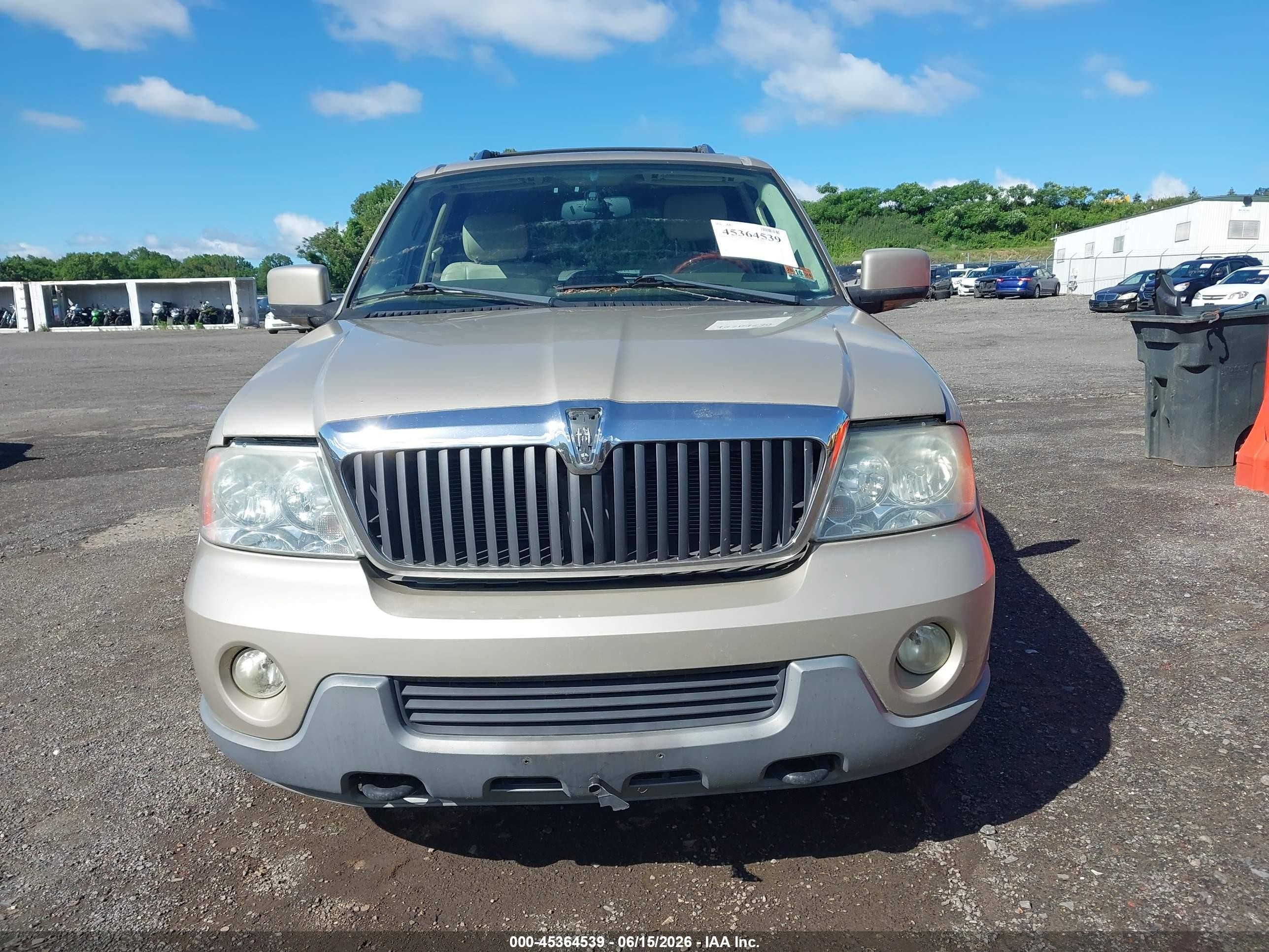 2004 Lincoln Navigator   Gold vin: 5LMFU28R74LJ39052